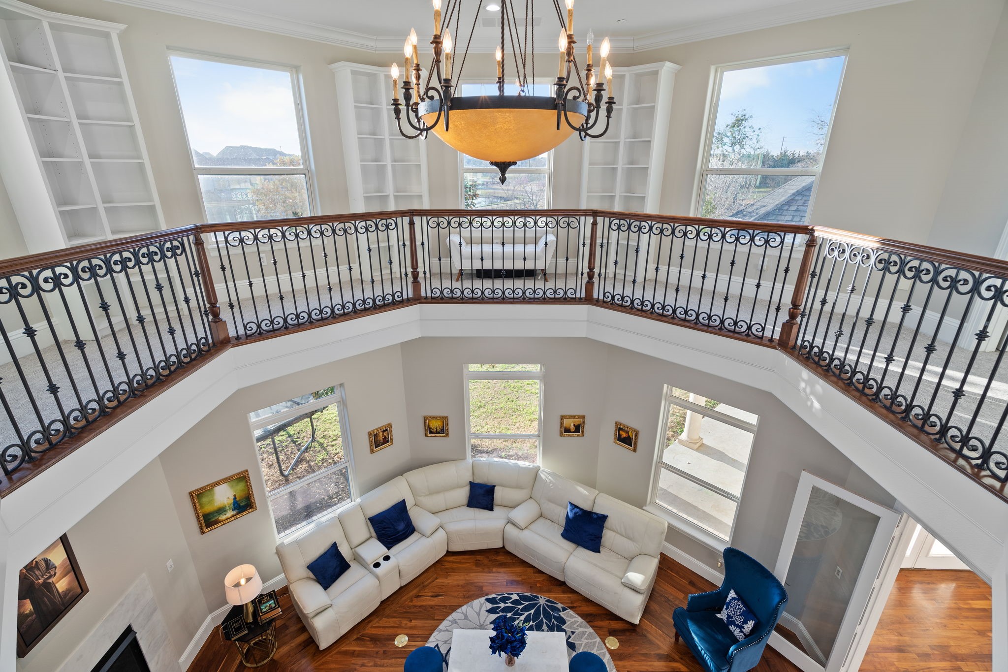 2561 Lakeview Court