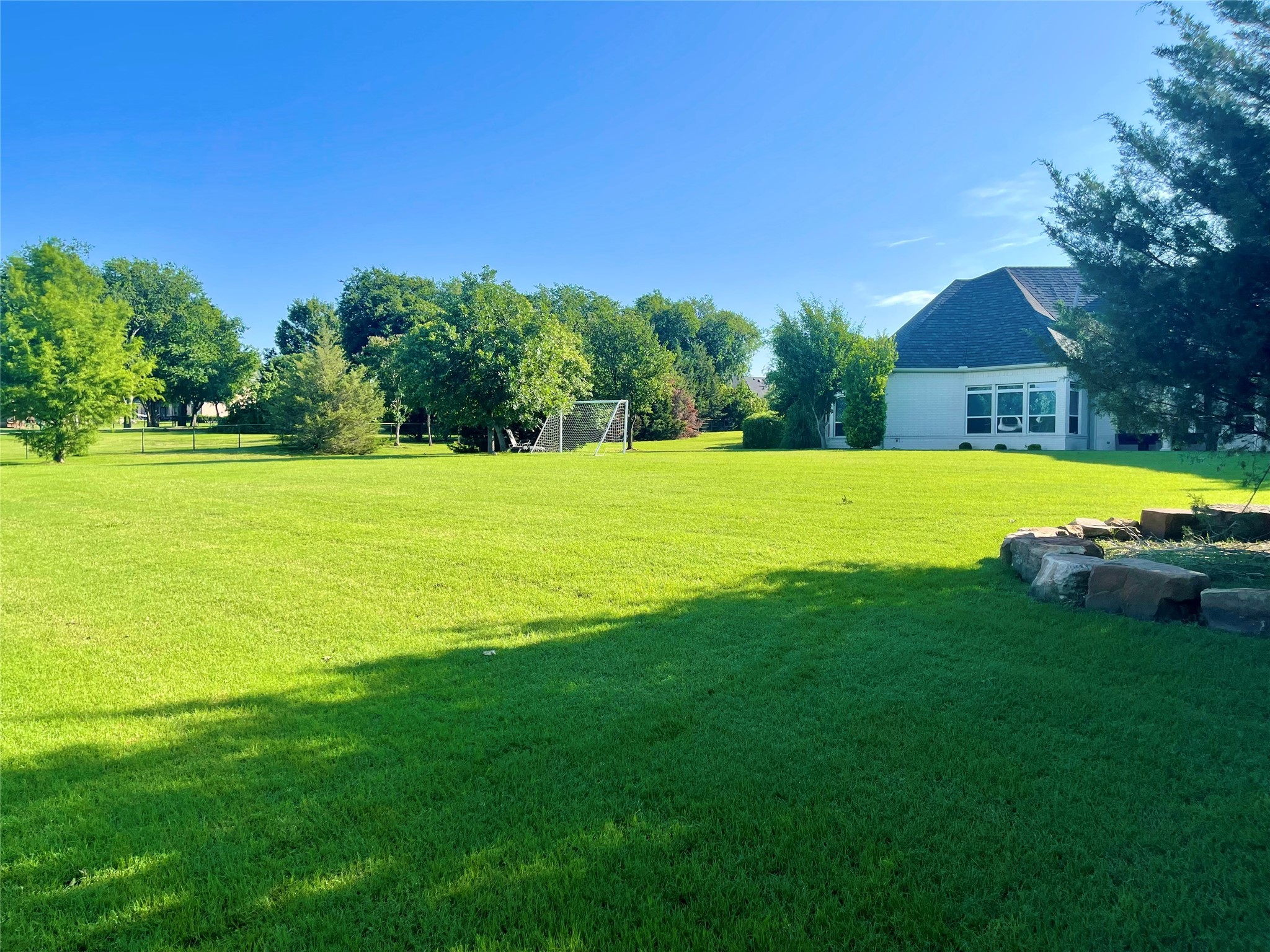 2561 Lakeview Court