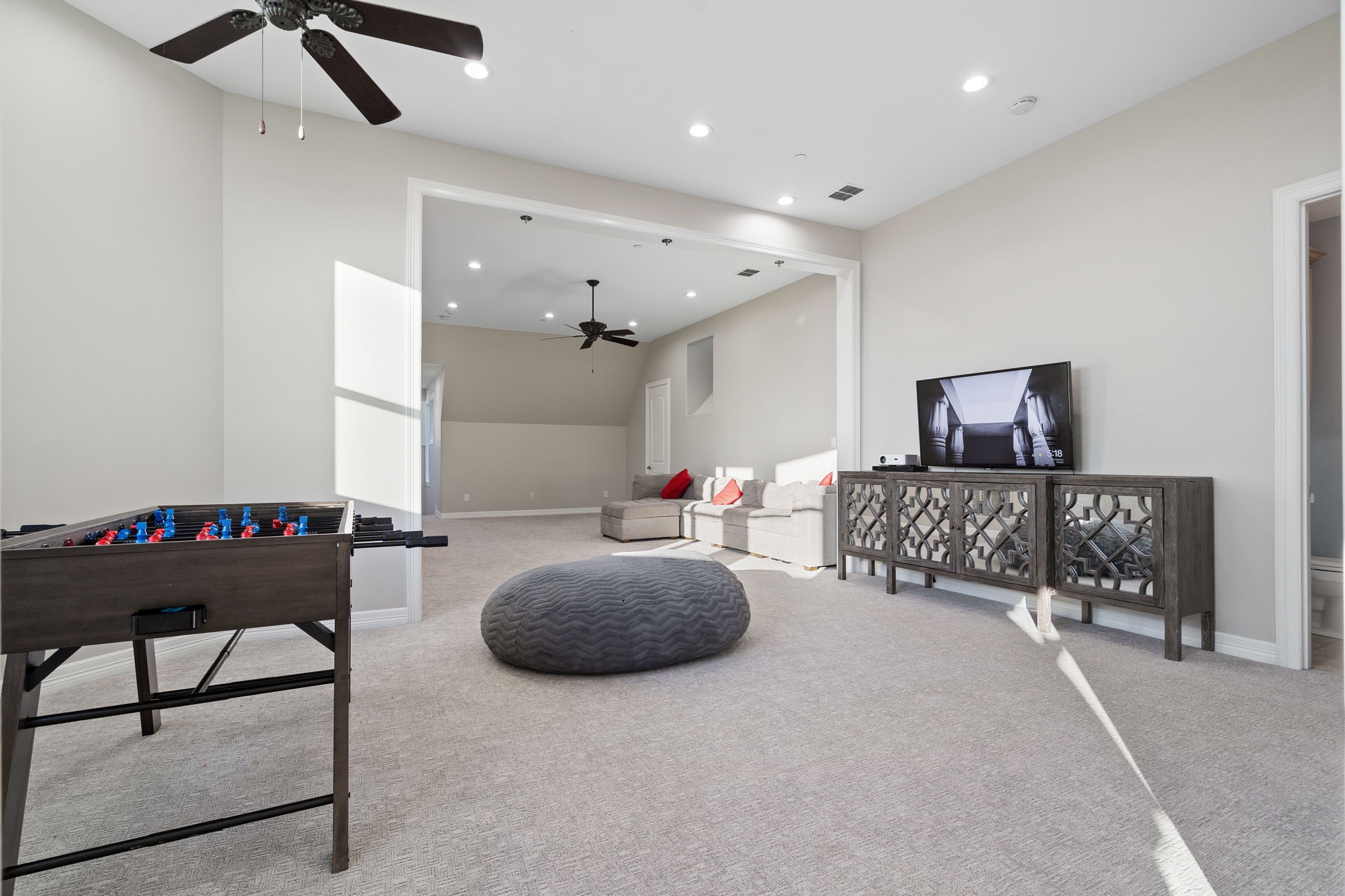 2561 Lakeview Court