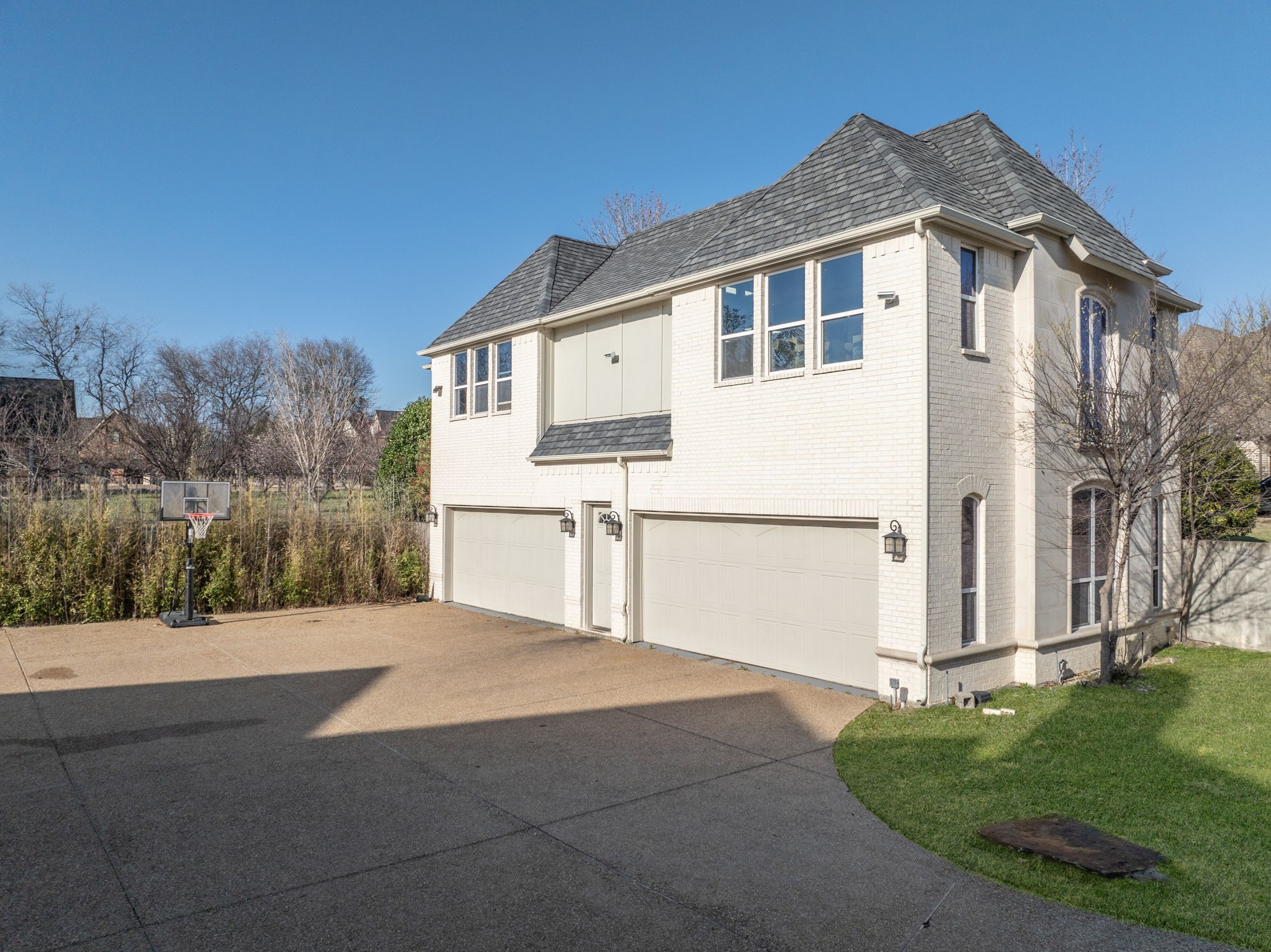 2561 Lakeview Court
