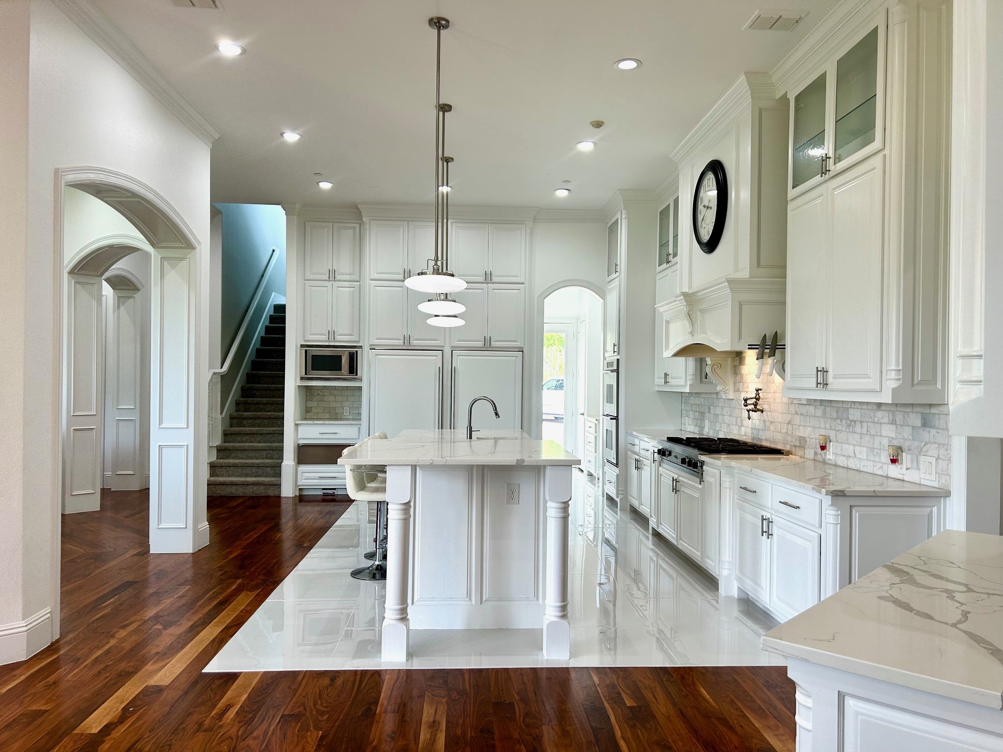 2561 Lakeview Court