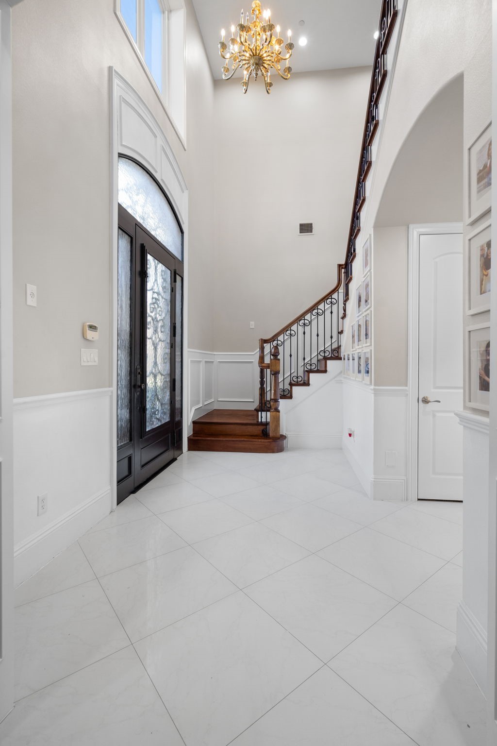 2561 Lakeview Court