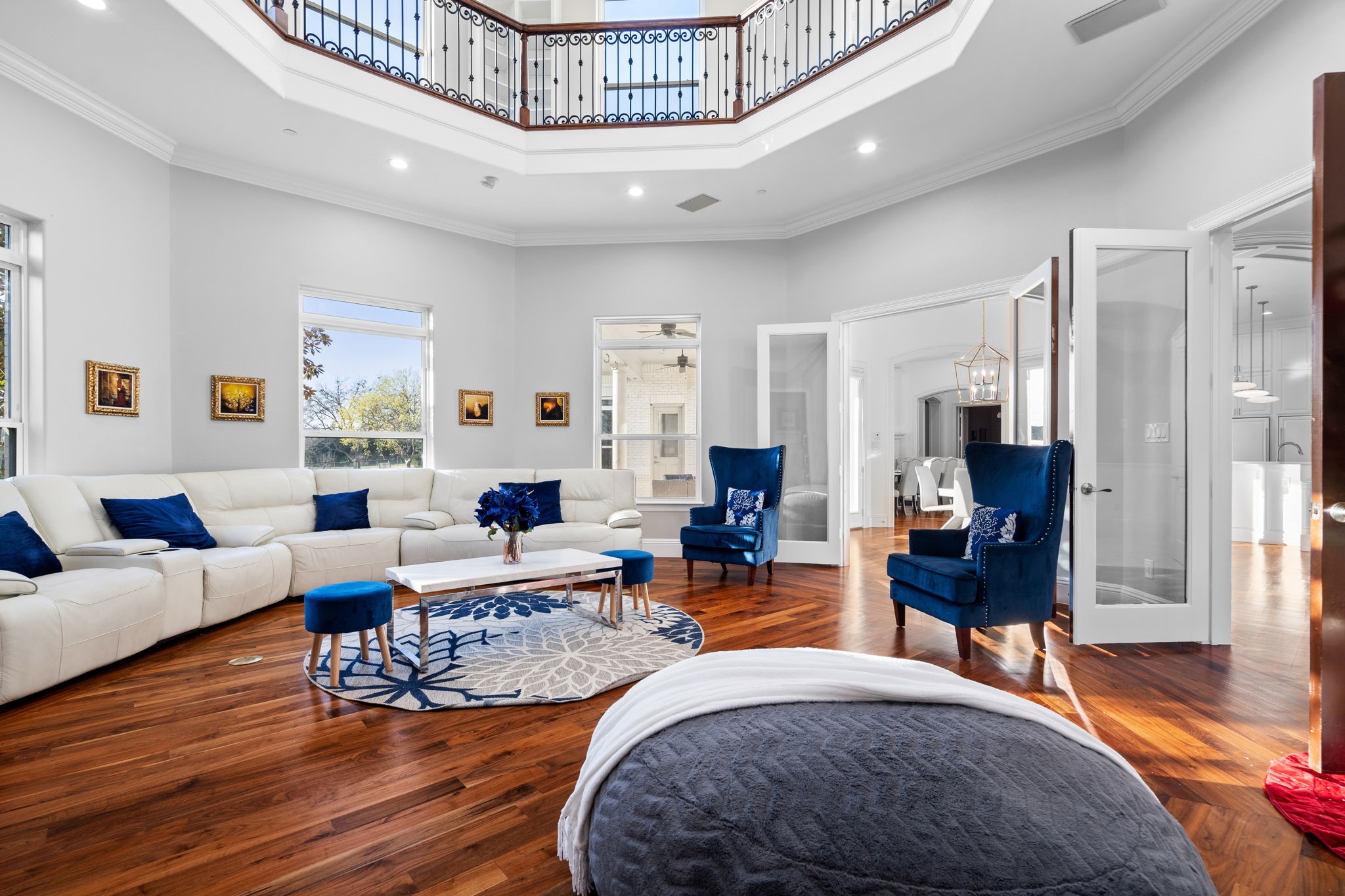2561 Lakeview Court