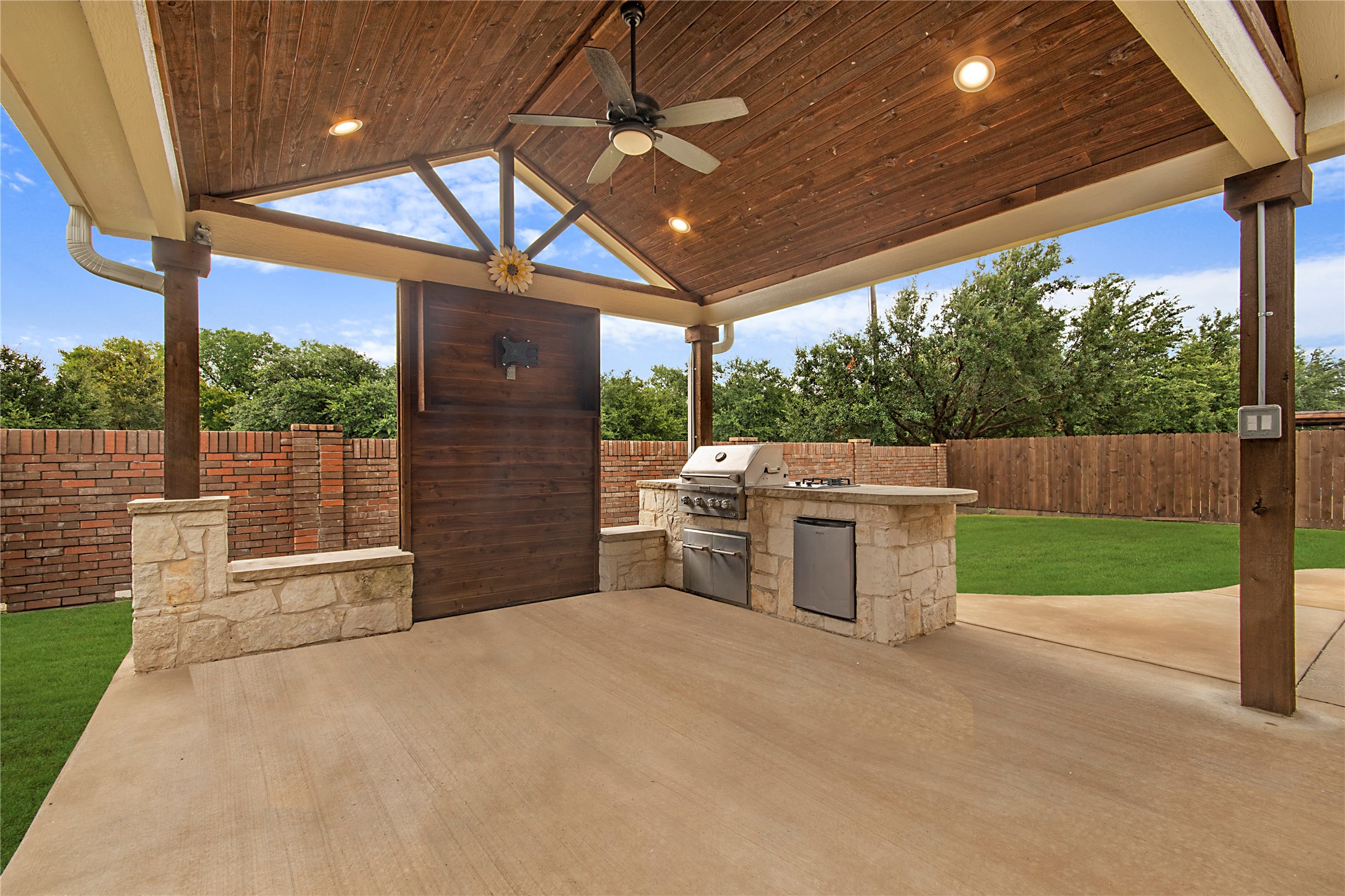 904 Sutherland Drive