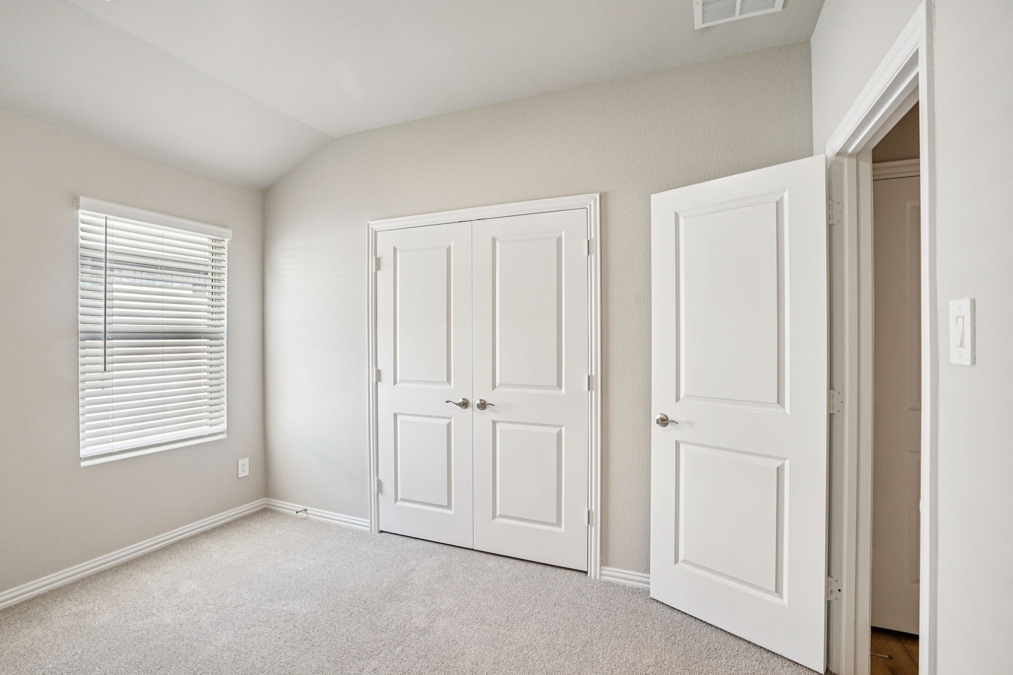 809 London Town Lane