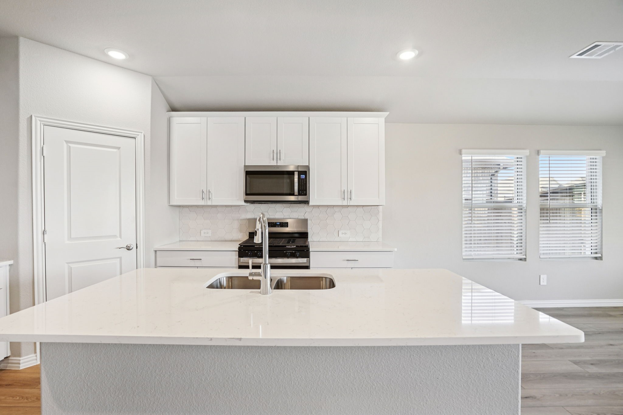 809 London Town Lane