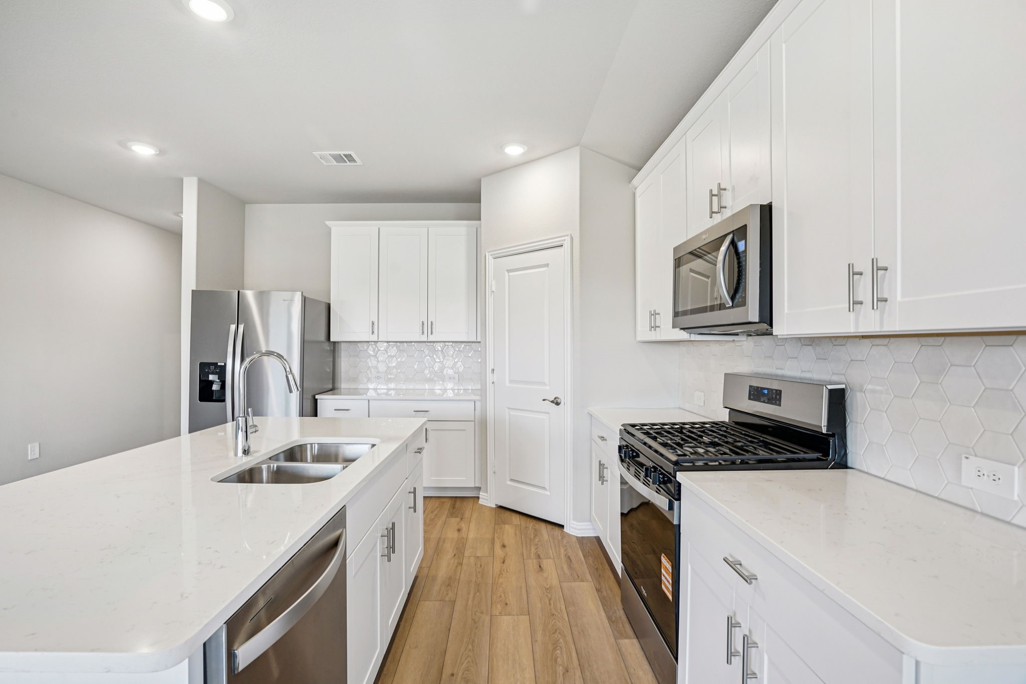809 London Town Lane