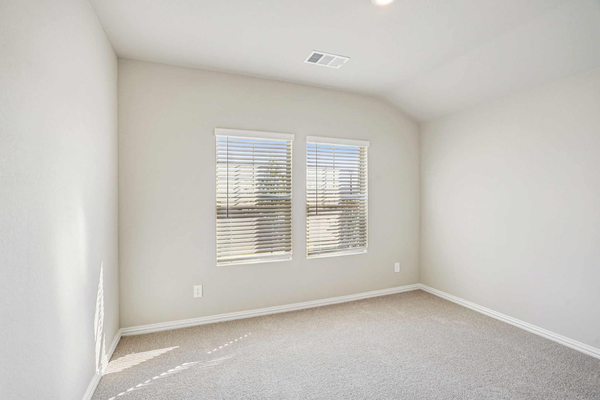 809 London Town Lane