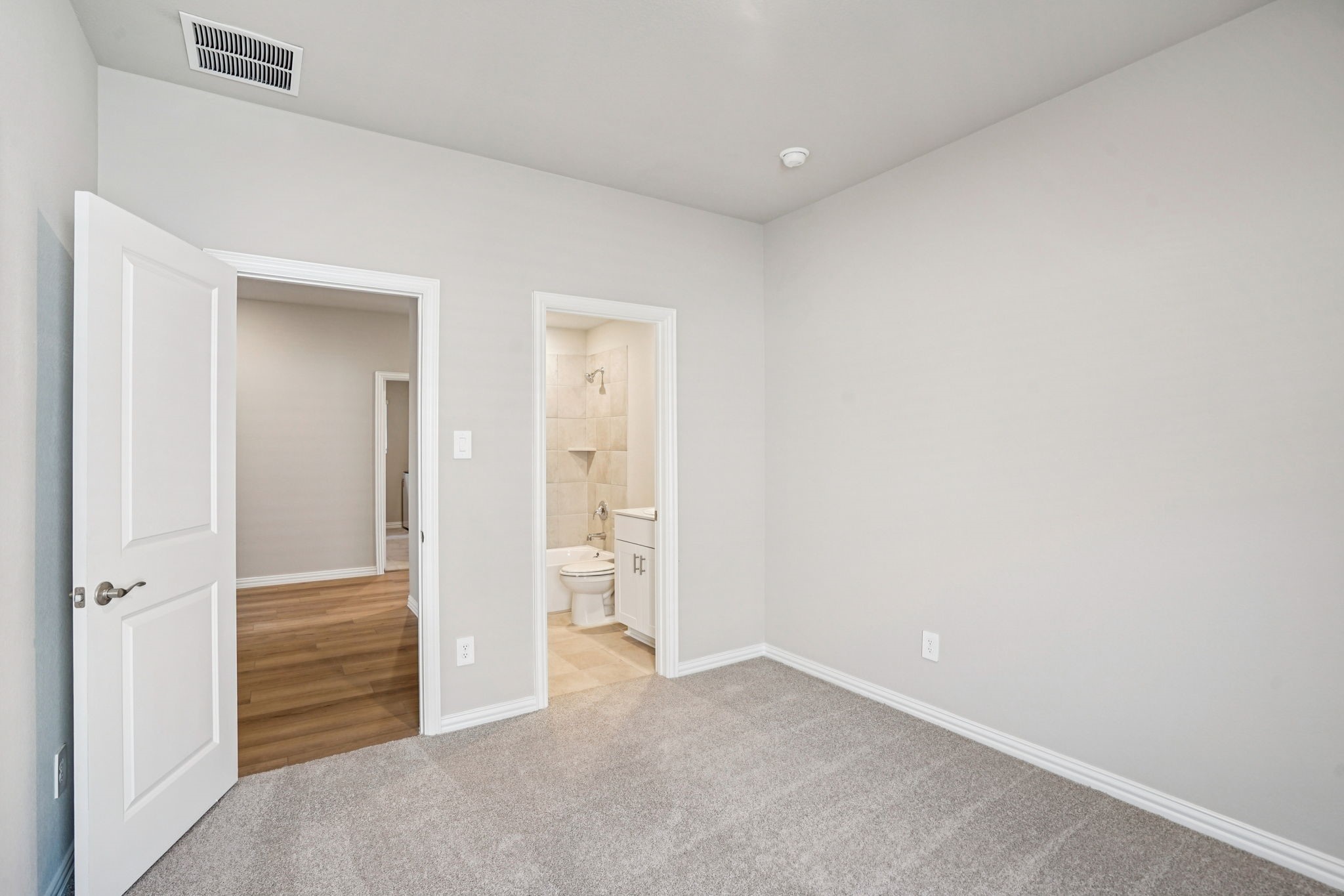809 London Town Lane