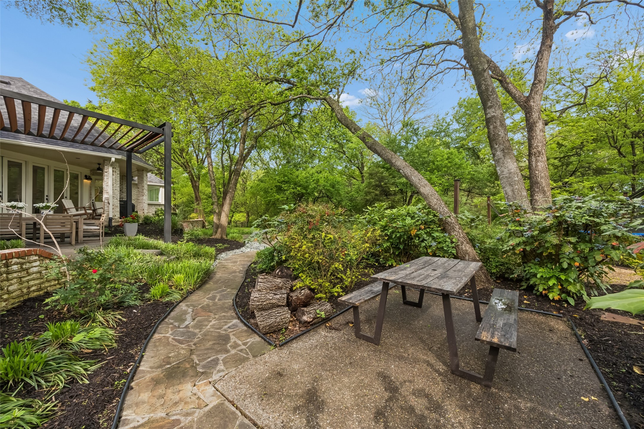 791 Creekwood Drive N