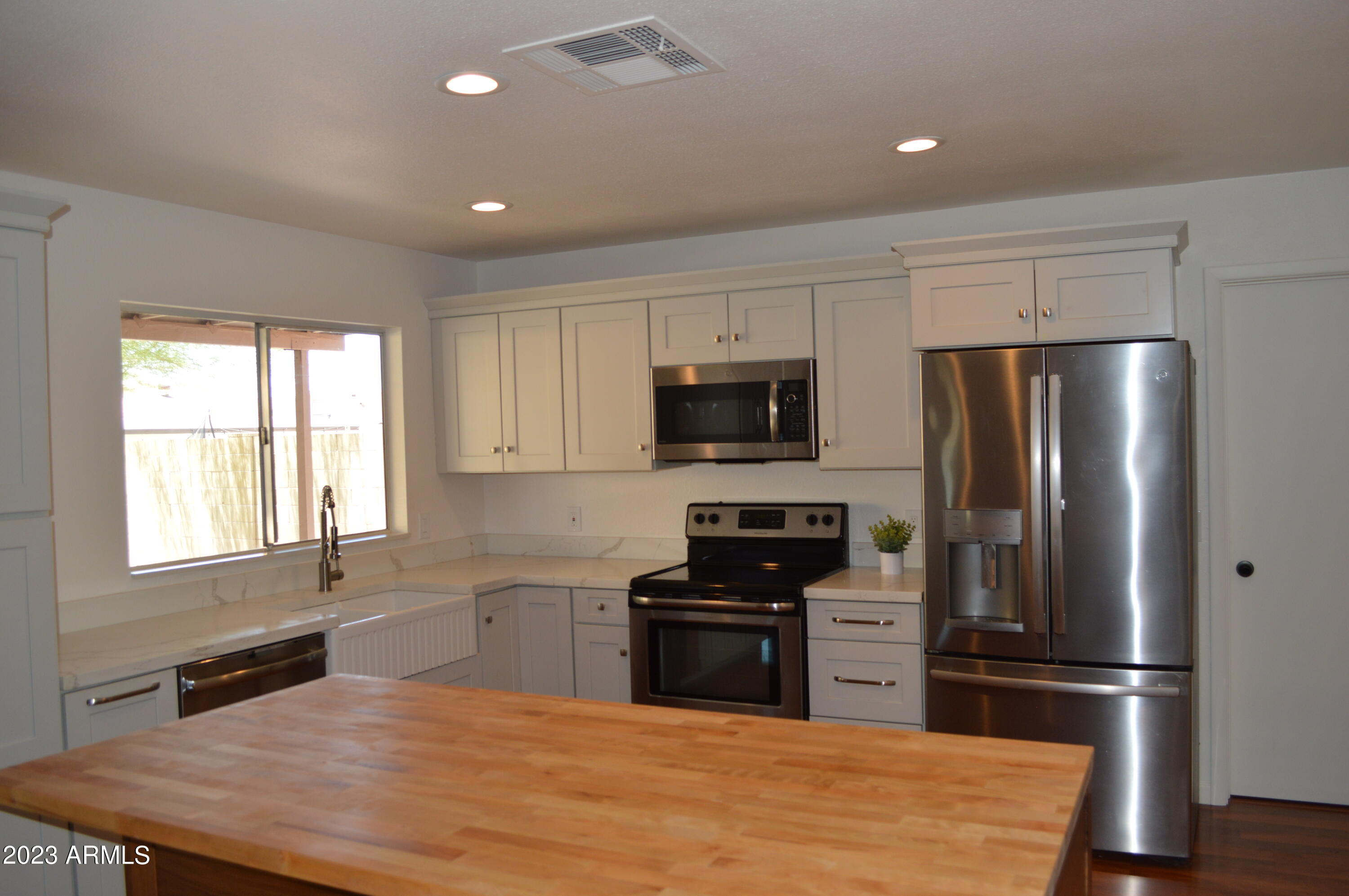4969 W MICHELLE Drive