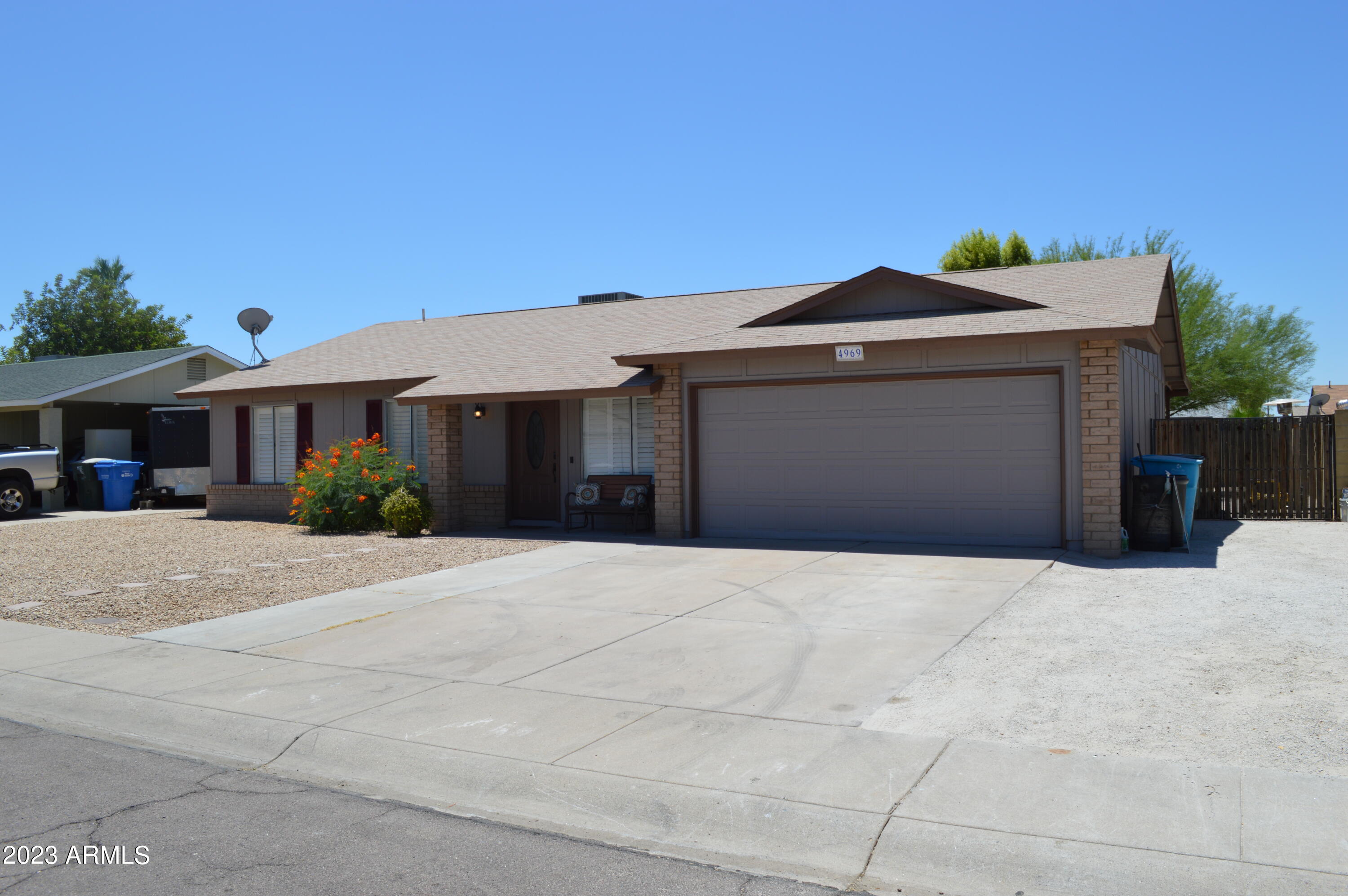 4969 W MICHELLE Drive