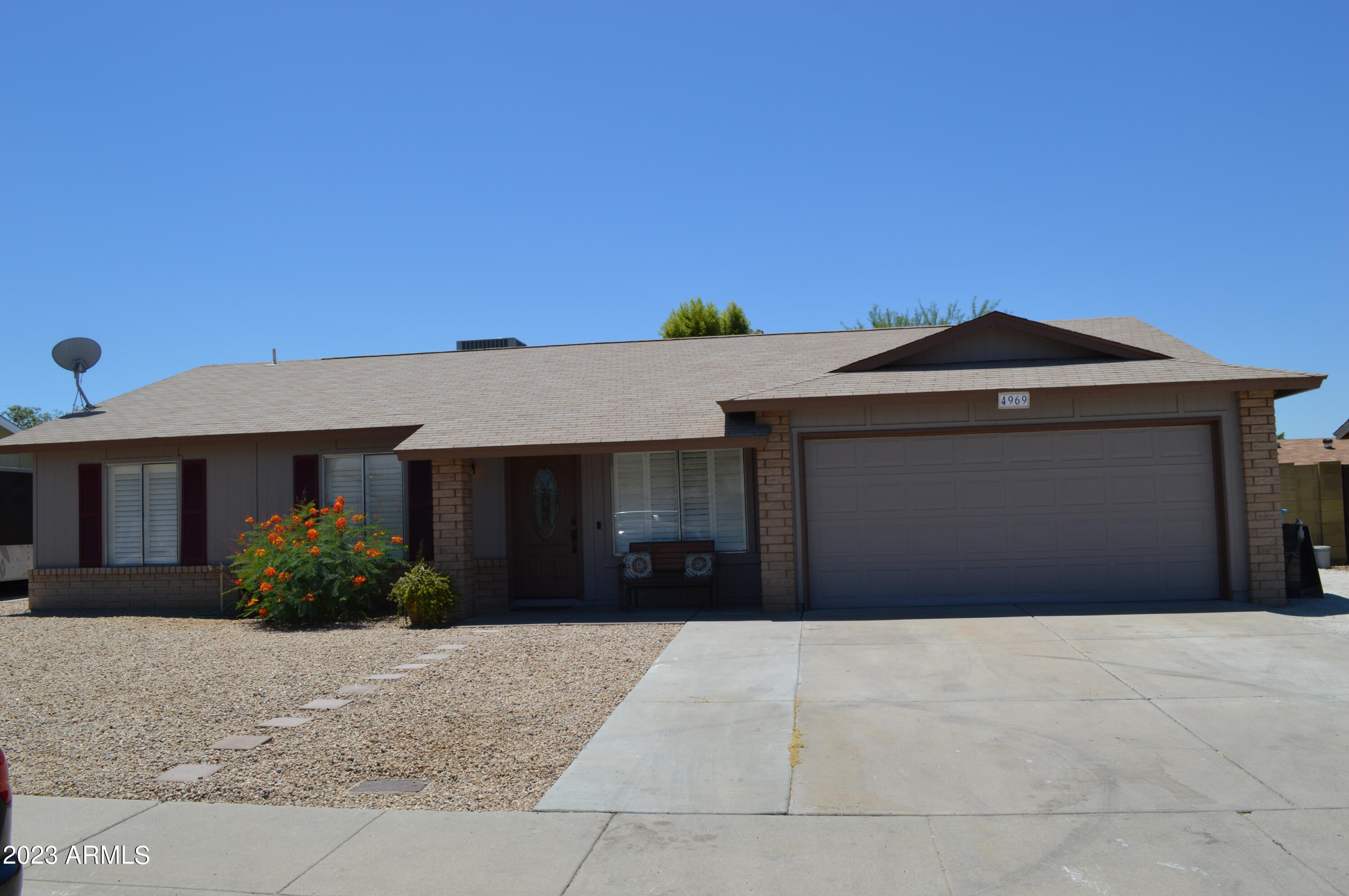 4969 W MICHELLE Drive