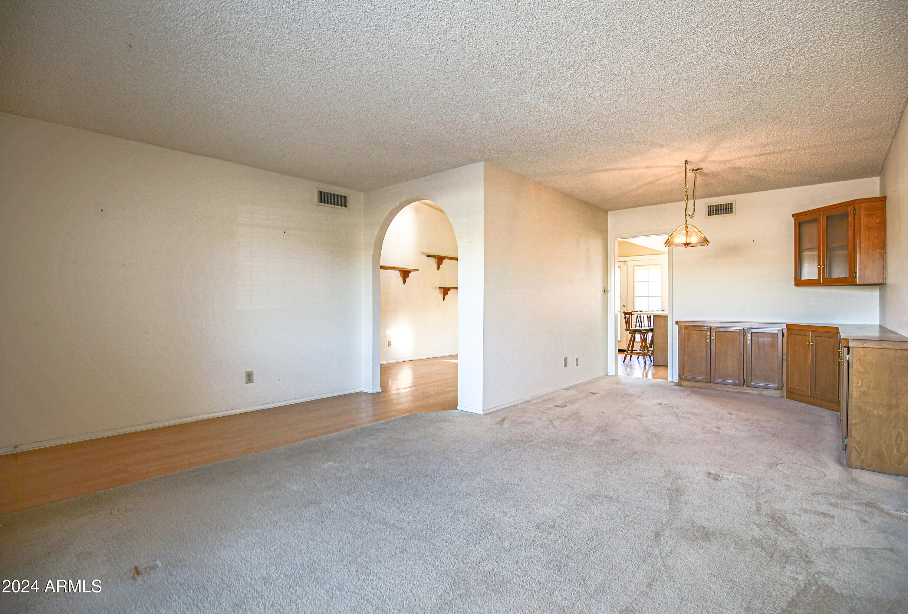 5203 W VOGEL Avenue