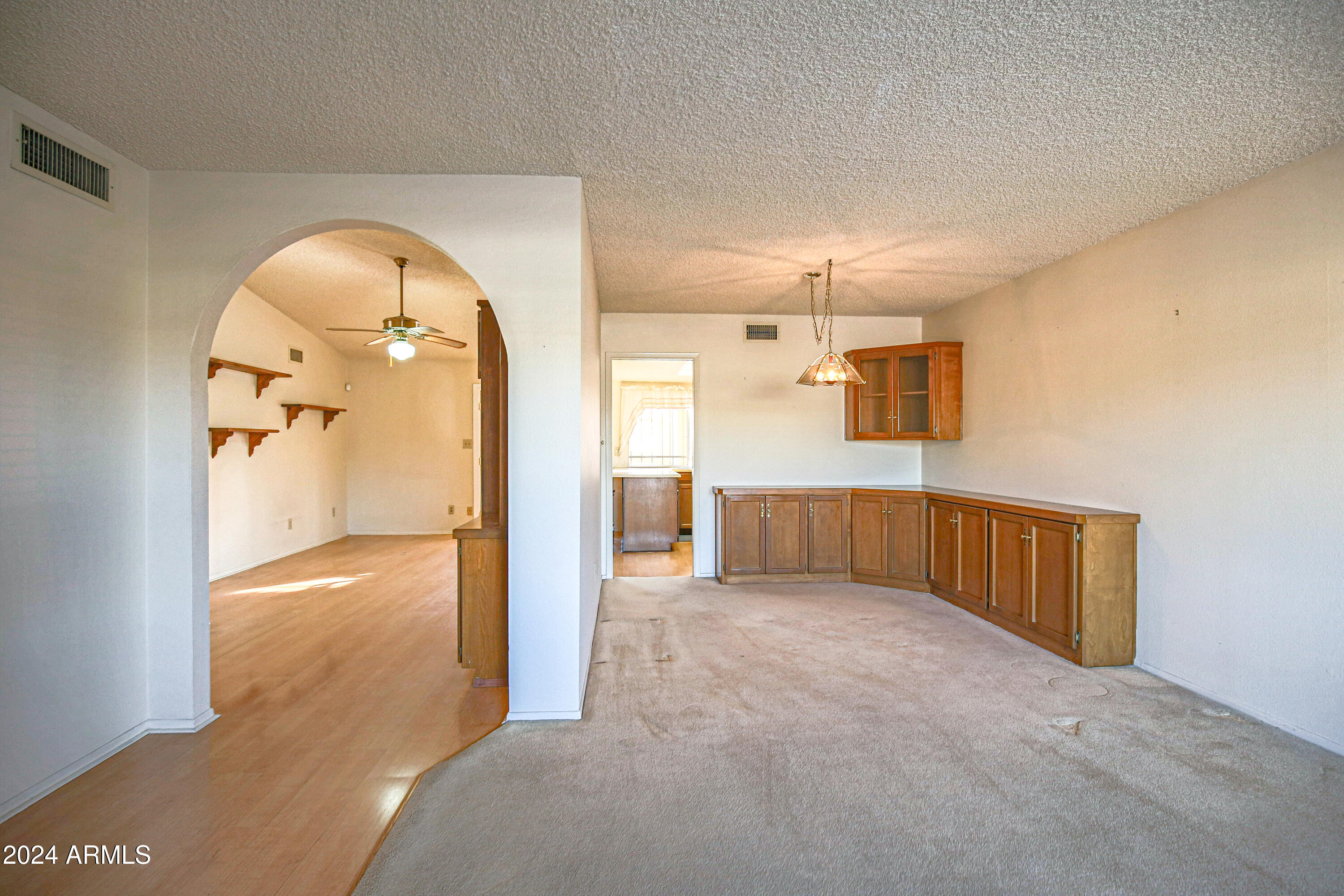5203 W VOGEL Avenue