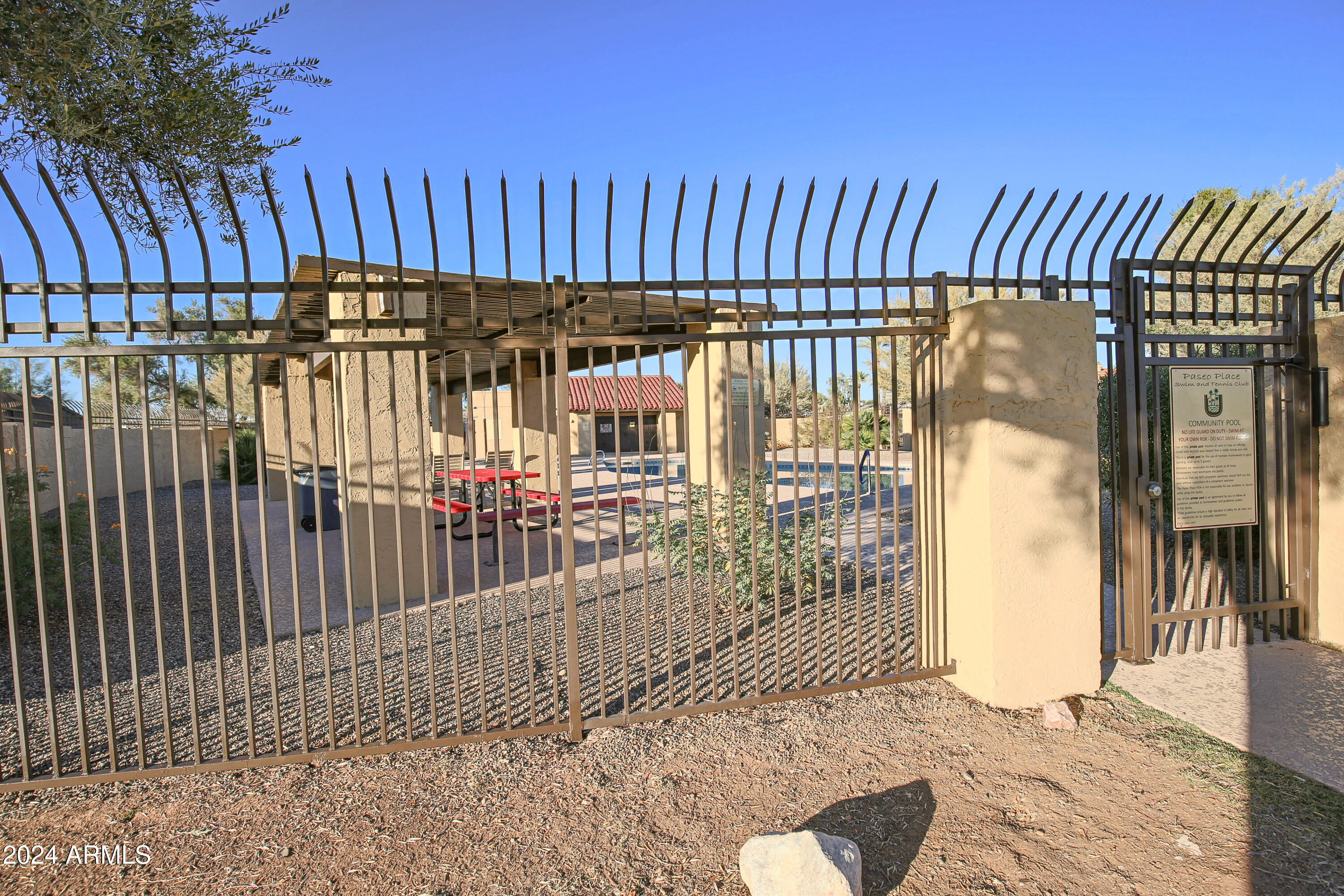 5203 W VOGEL Avenue