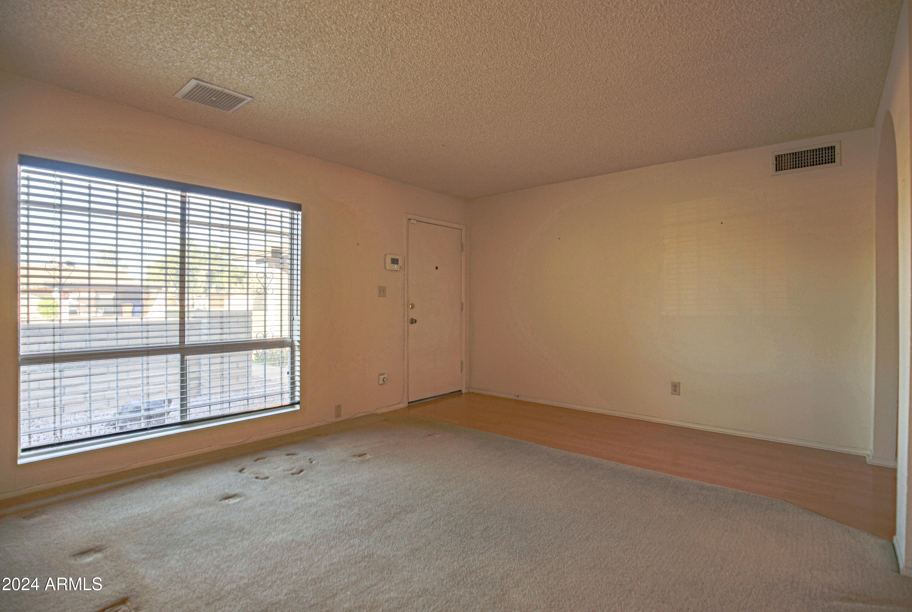5203 W VOGEL Avenue