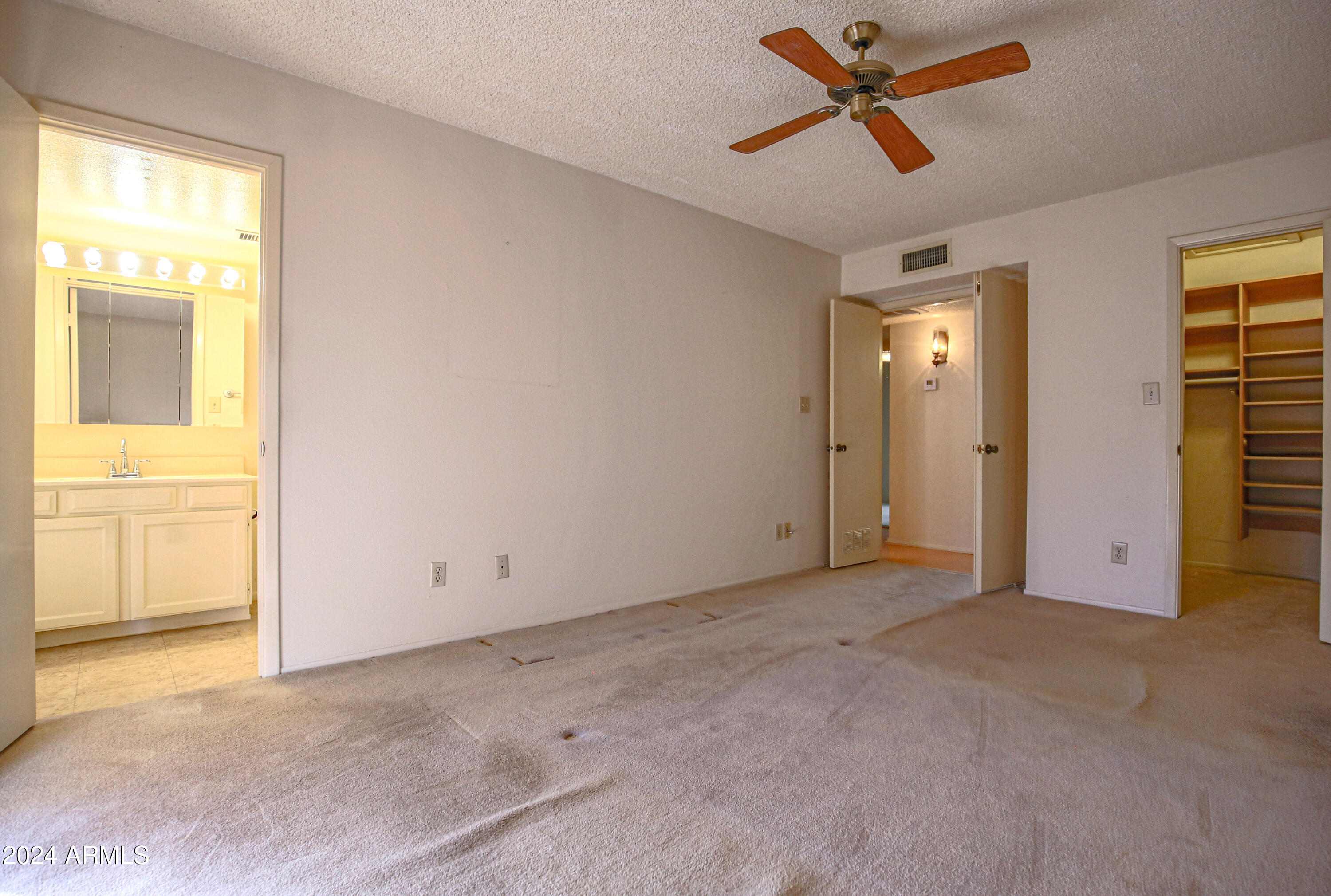 5203 W VOGEL Avenue