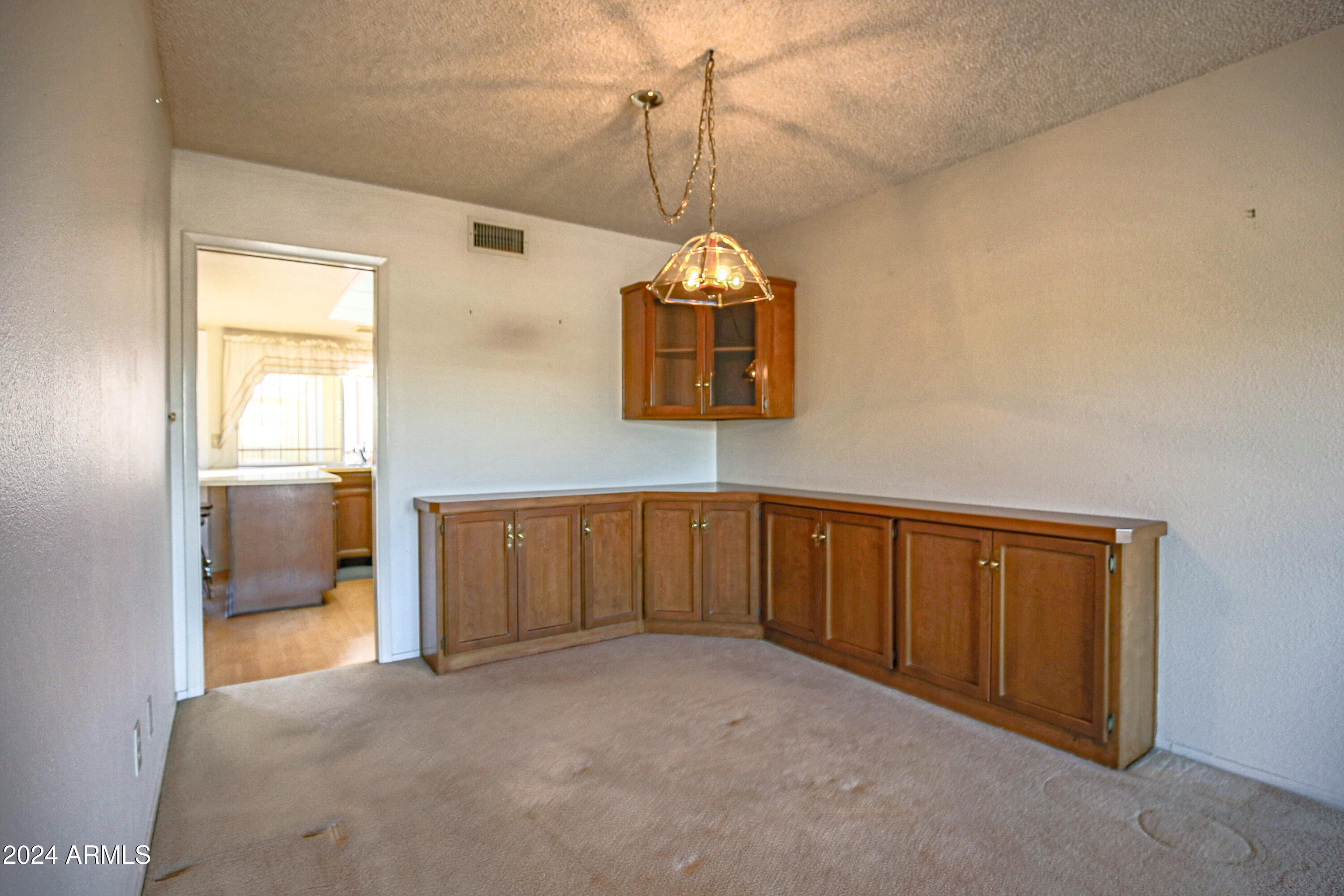 5203 W VOGEL Avenue