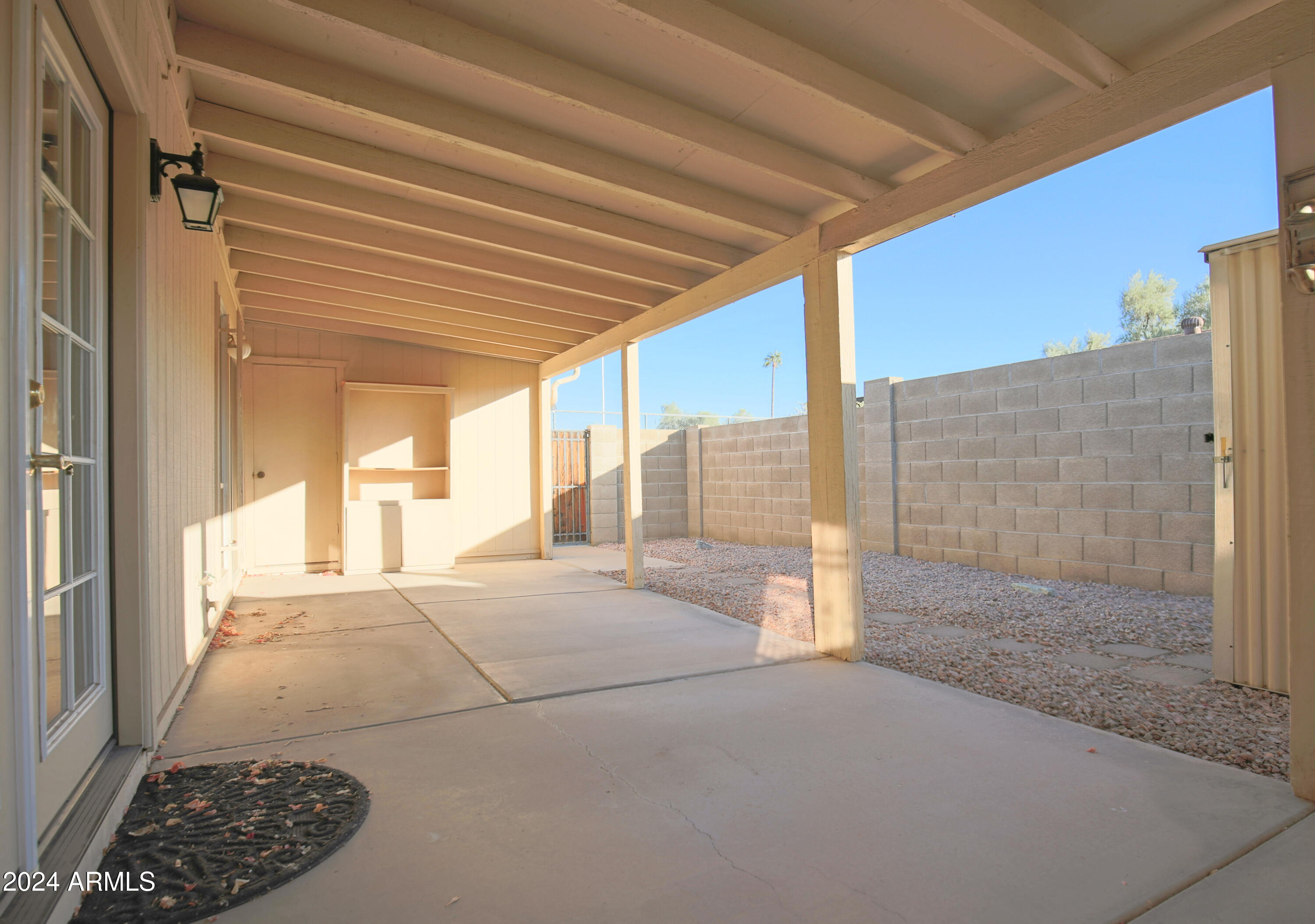 5203 W VOGEL Avenue