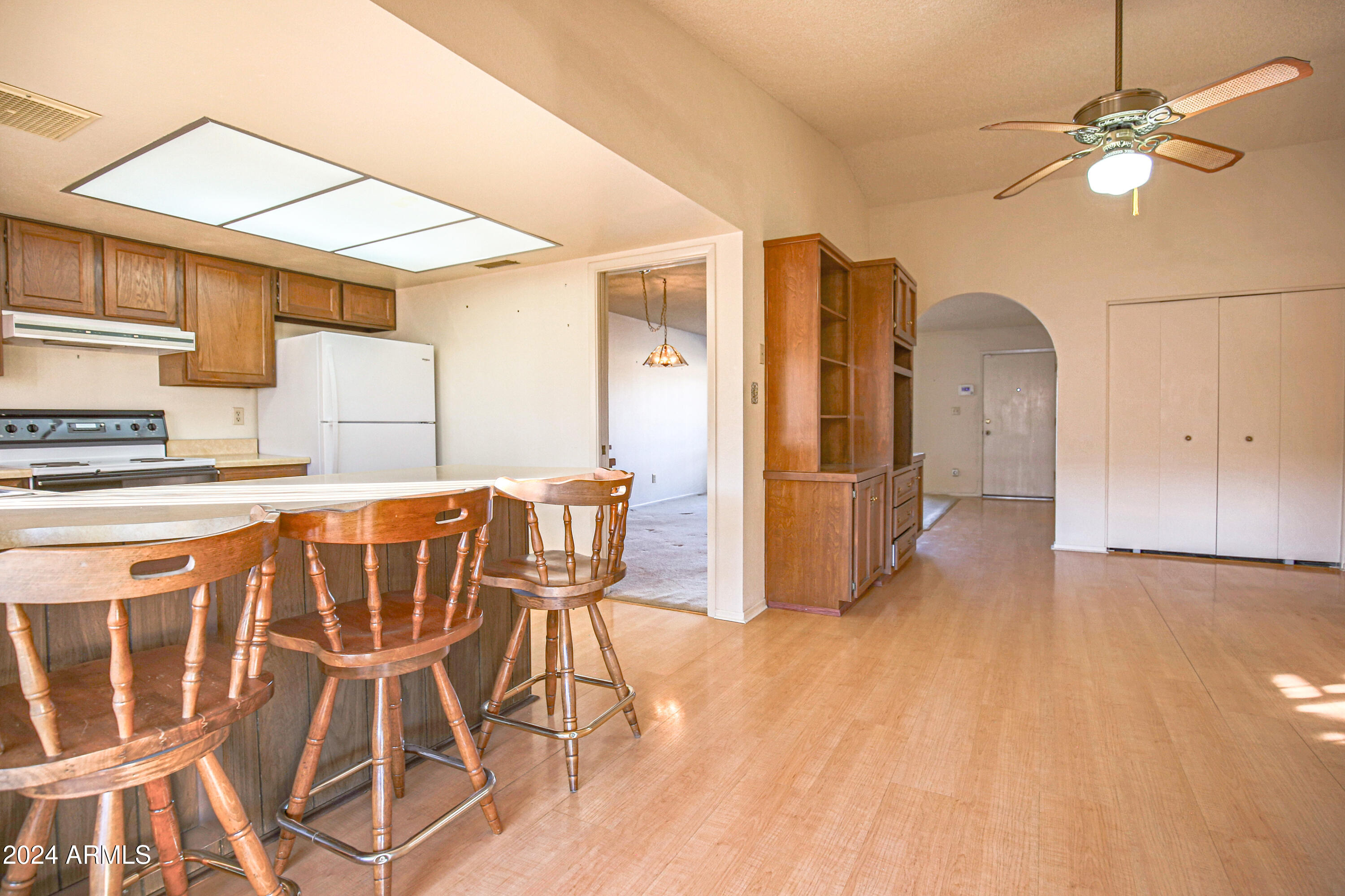 5203 W VOGEL Avenue