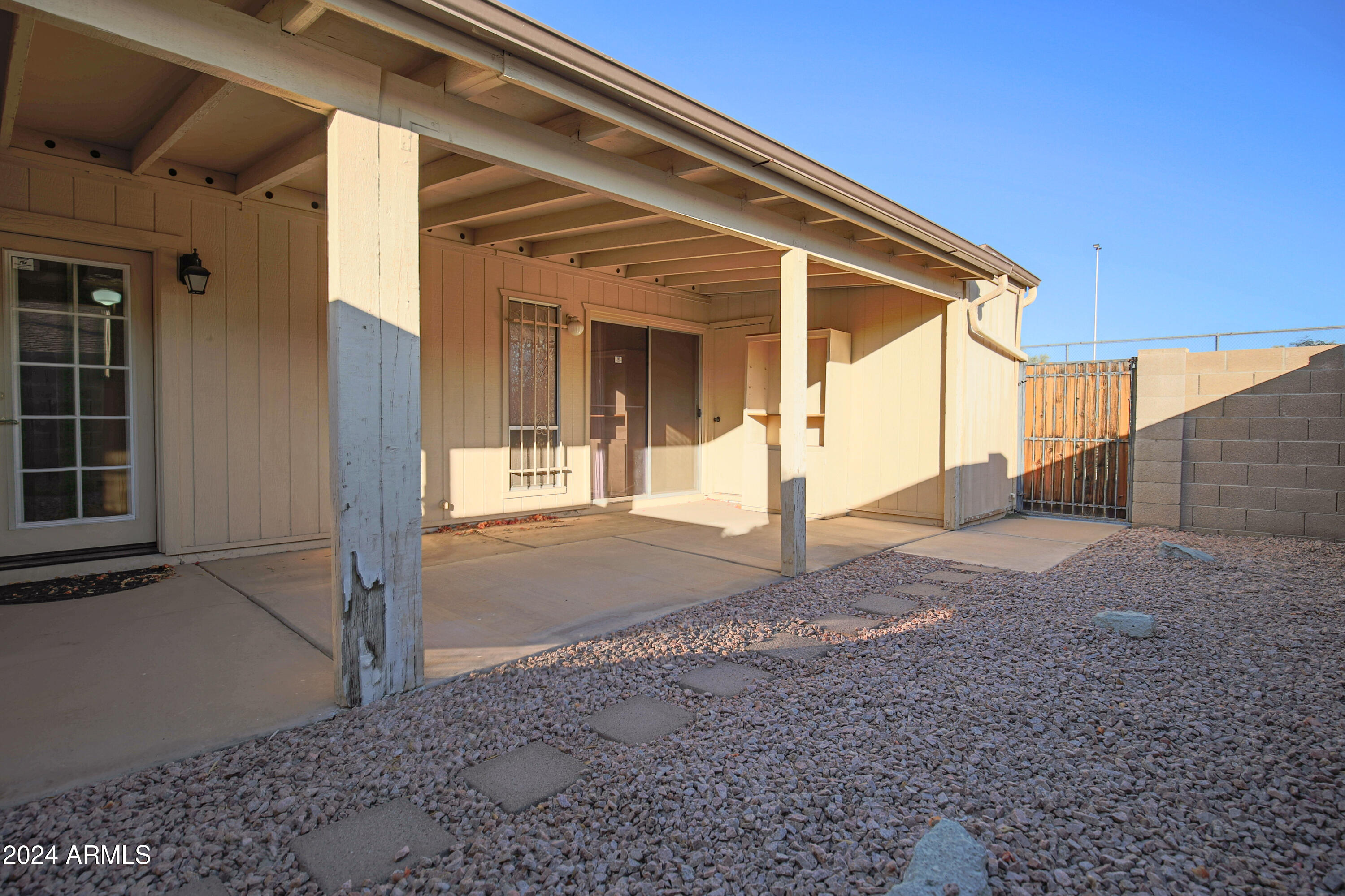 5203 W VOGEL Avenue