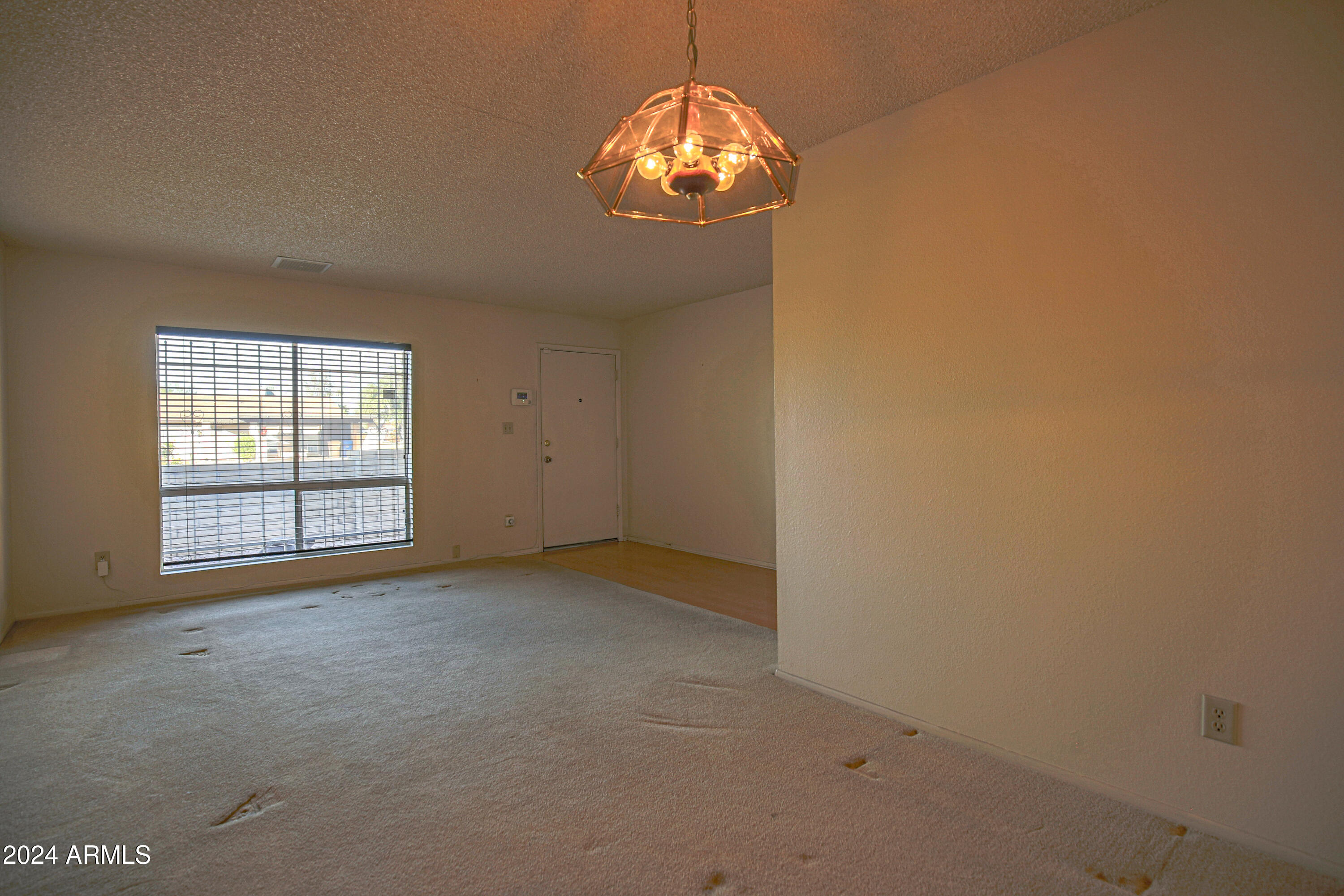 5203 W VOGEL Avenue