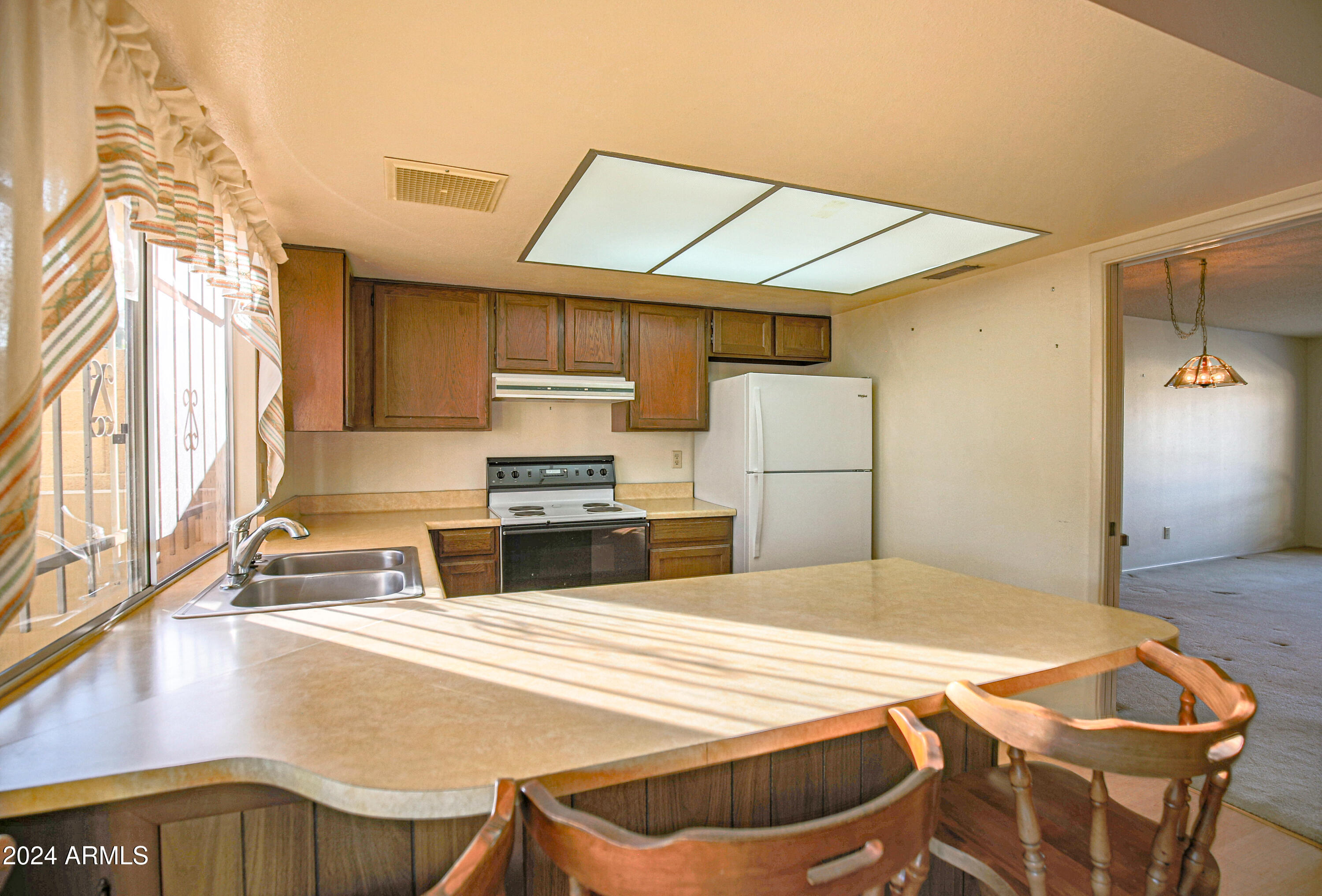 5203 W VOGEL Avenue