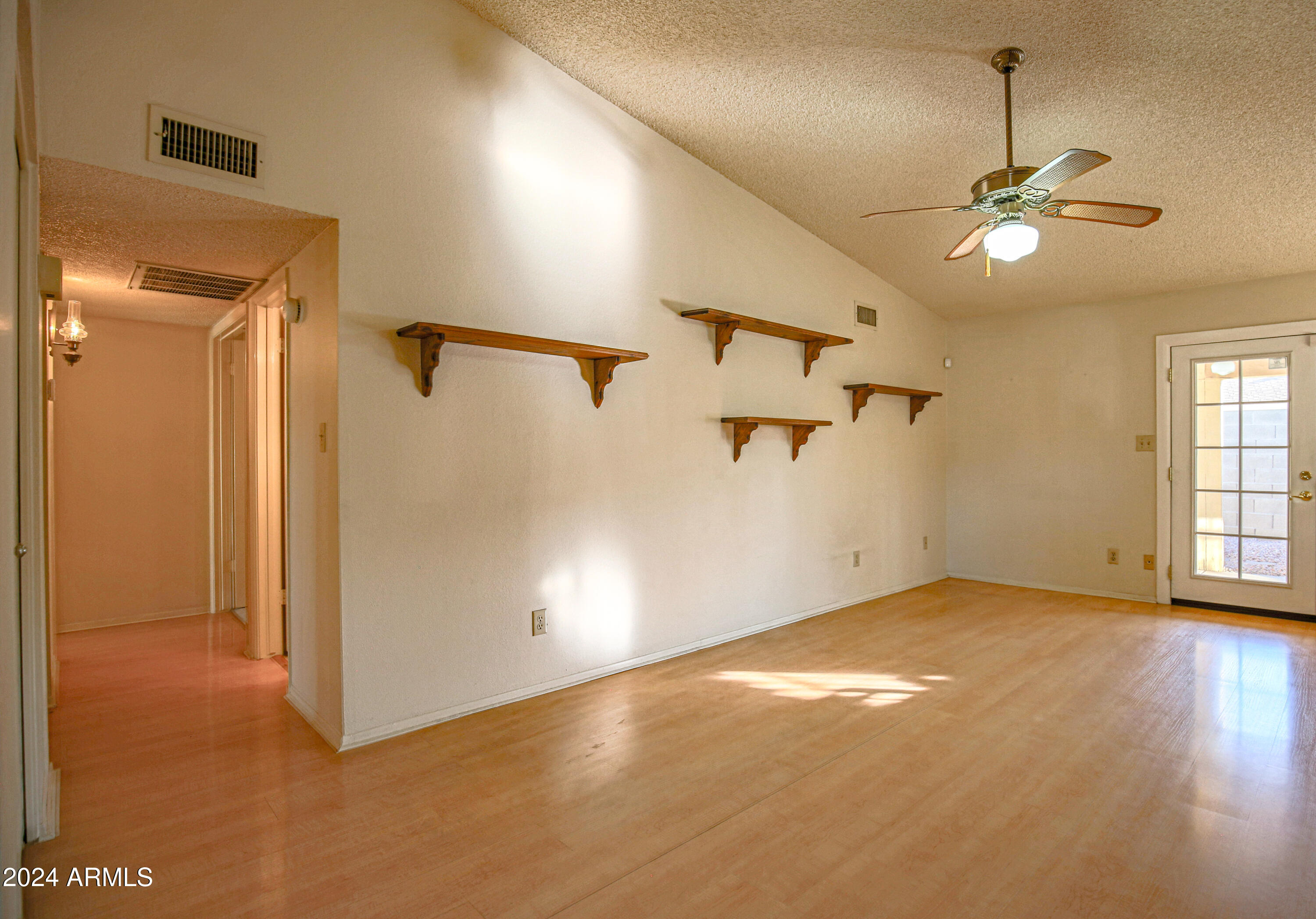 5203 W VOGEL Avenue