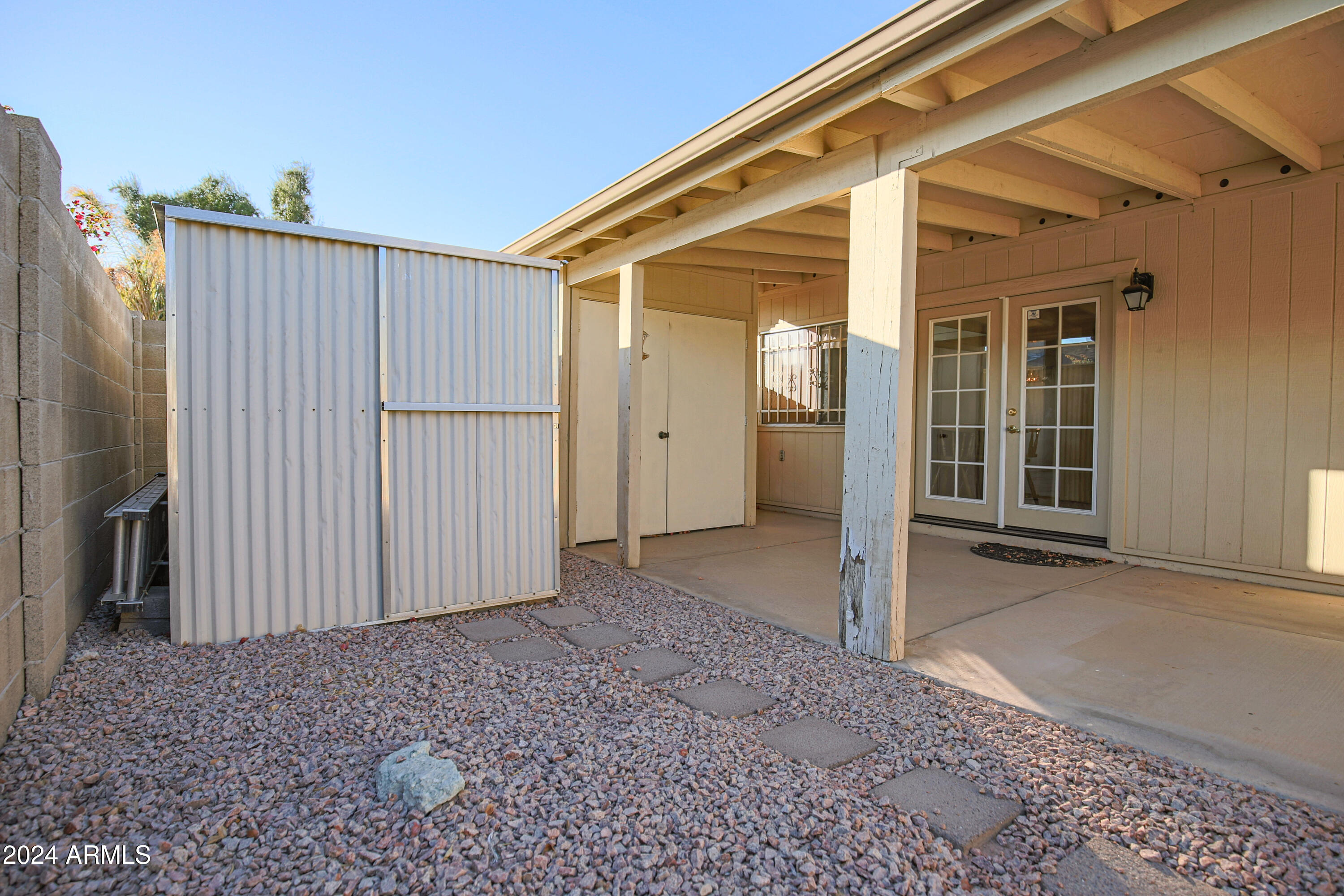 5203 W VOGEL Avenue