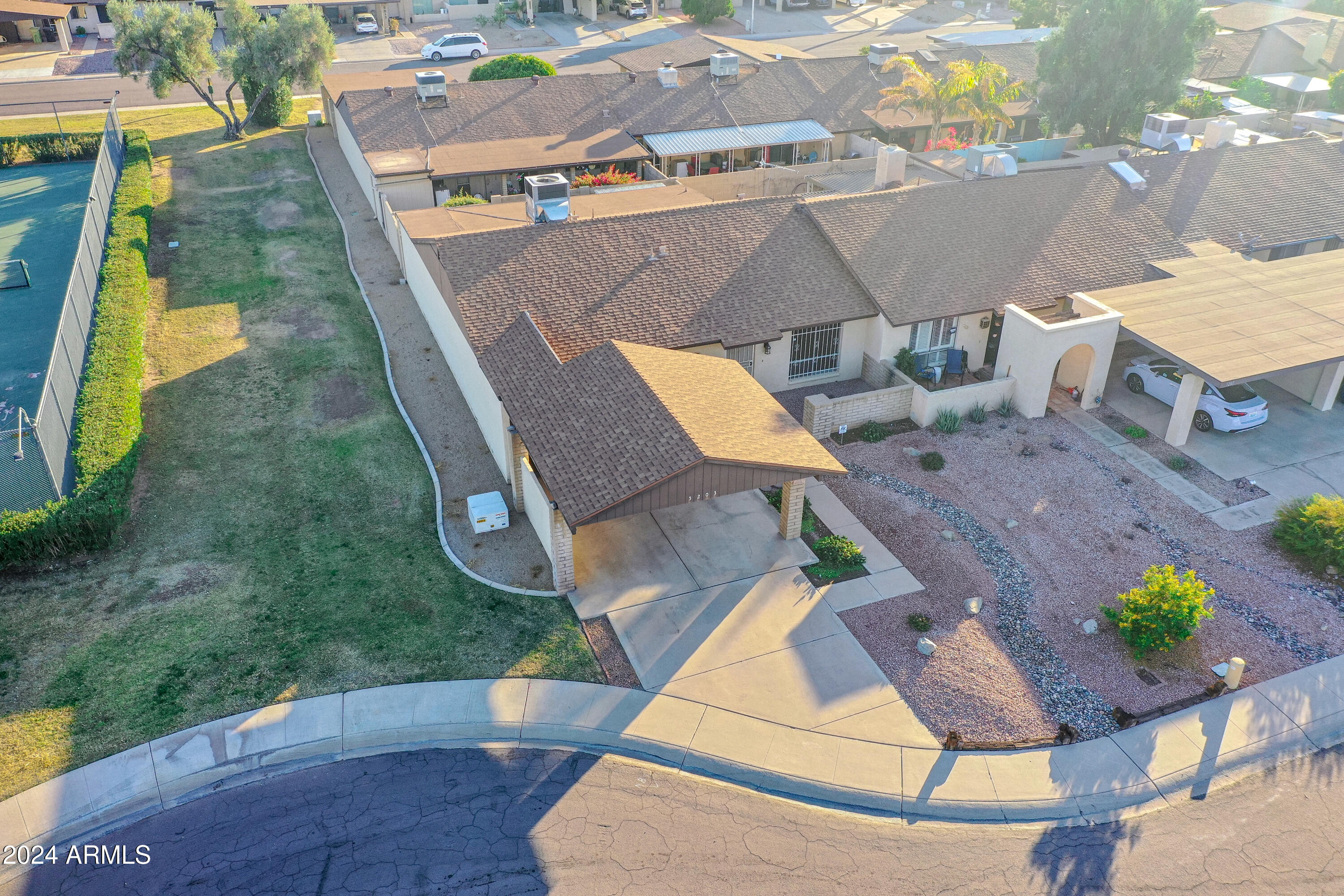5203 W VOGEL Avenue