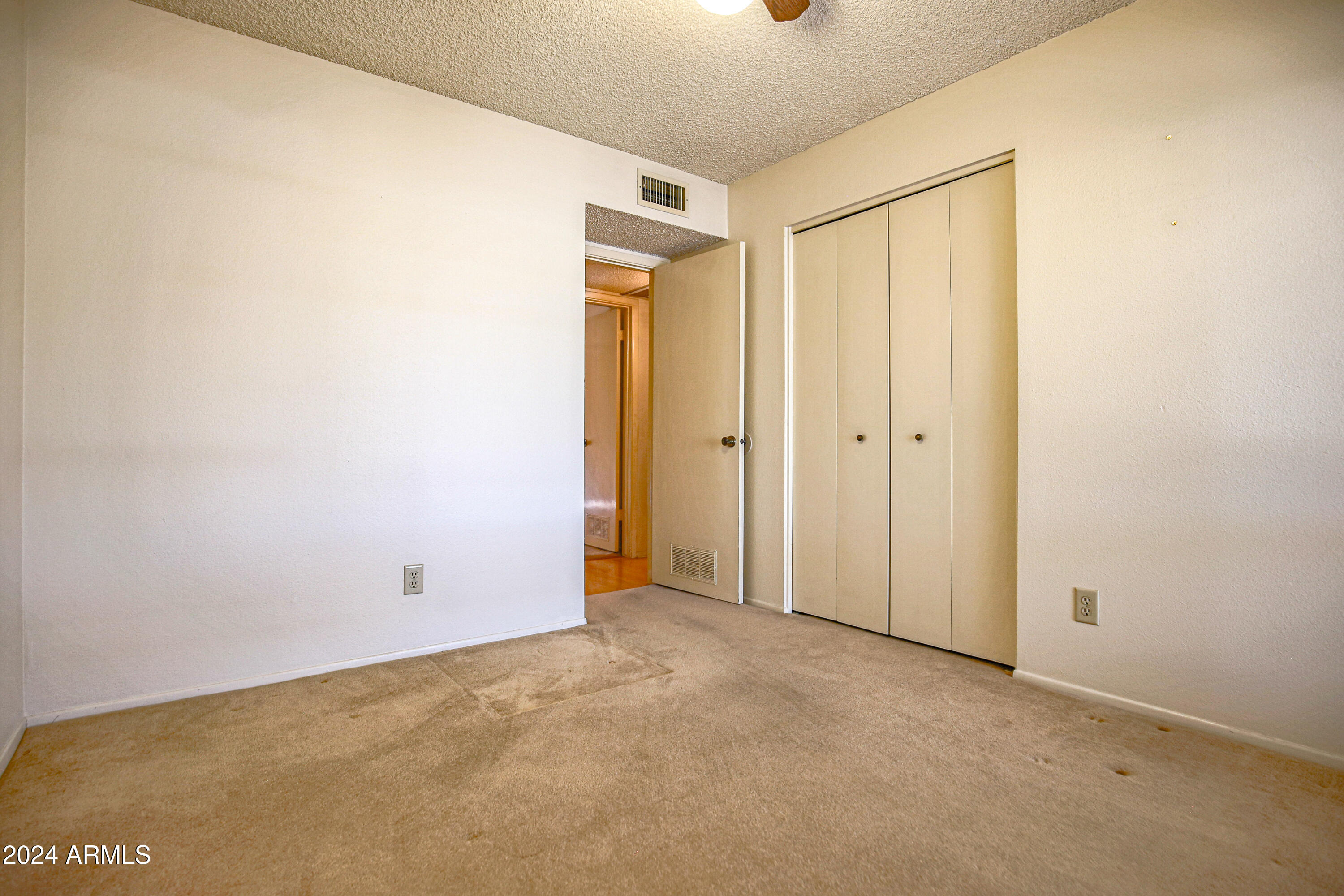 5203 W VOGEL Avenue