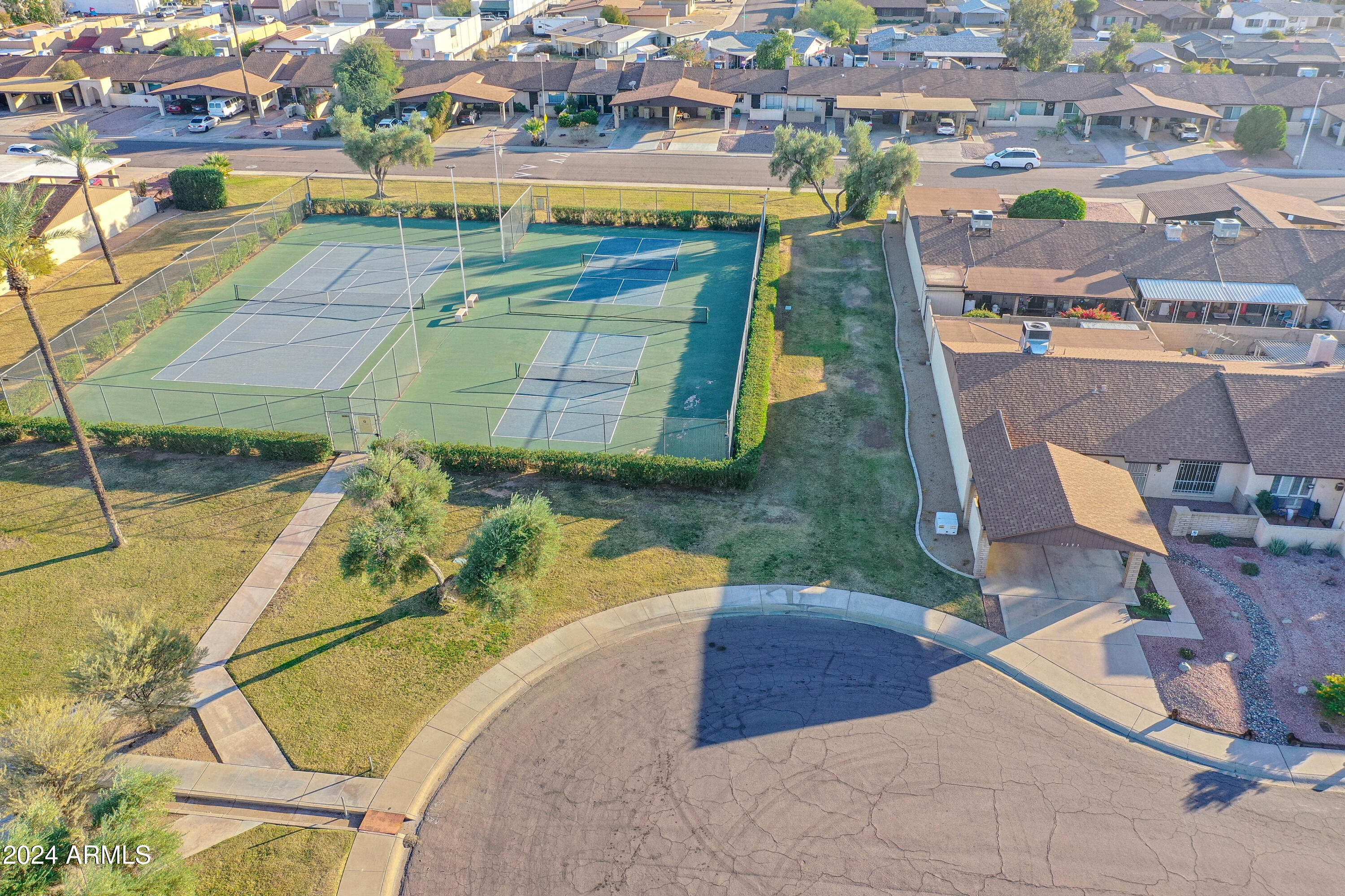 5203 W VOGEL Avenue