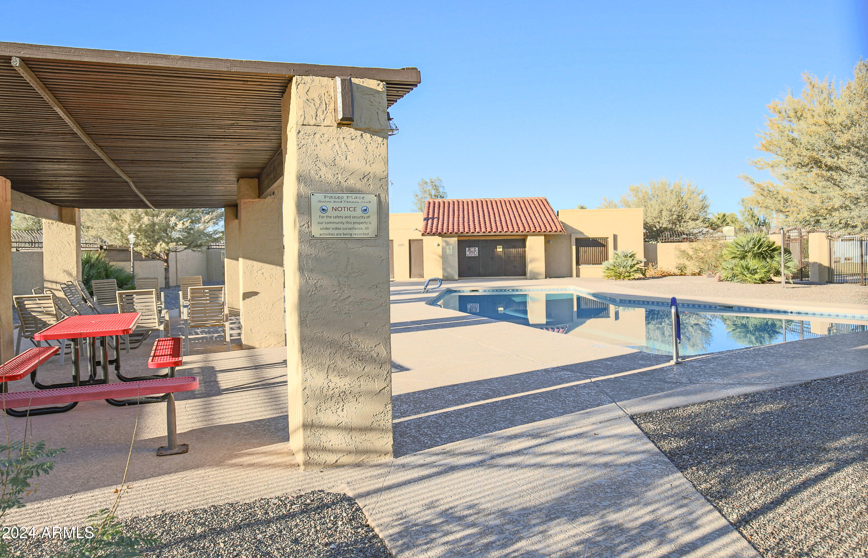 5203 W VOGEL Avenue