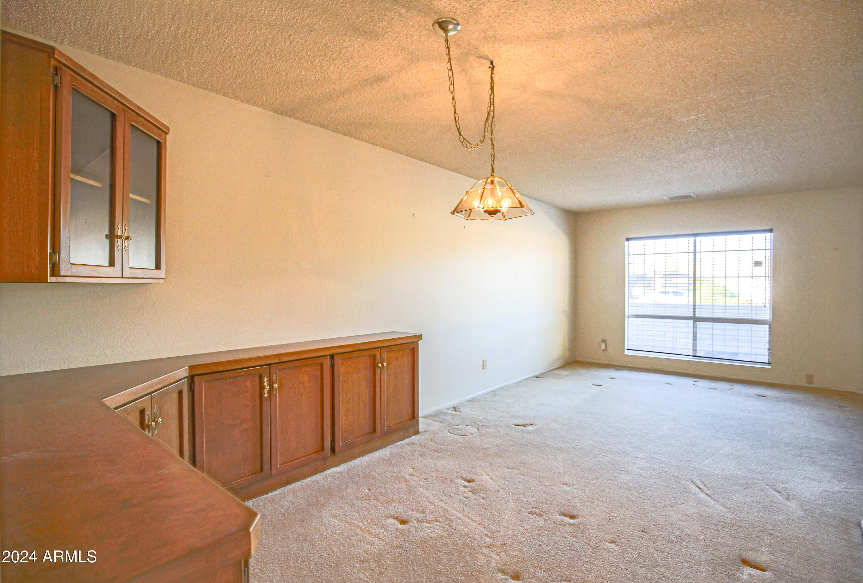 5203 W VOGEL Avenue