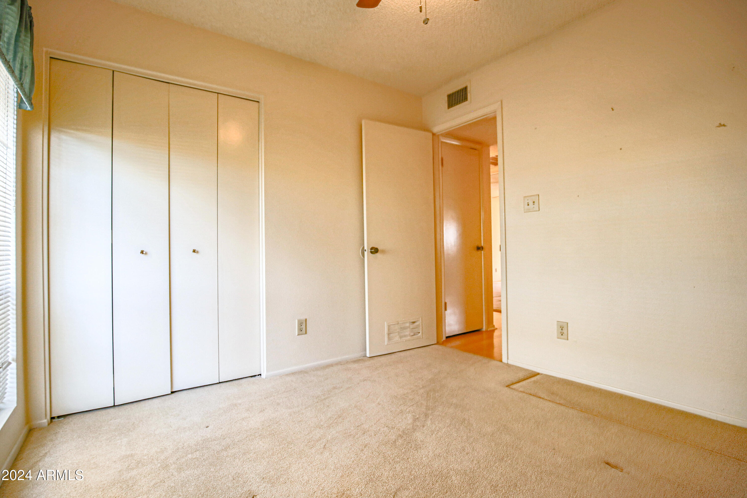 5203 W VOGEL Avenue