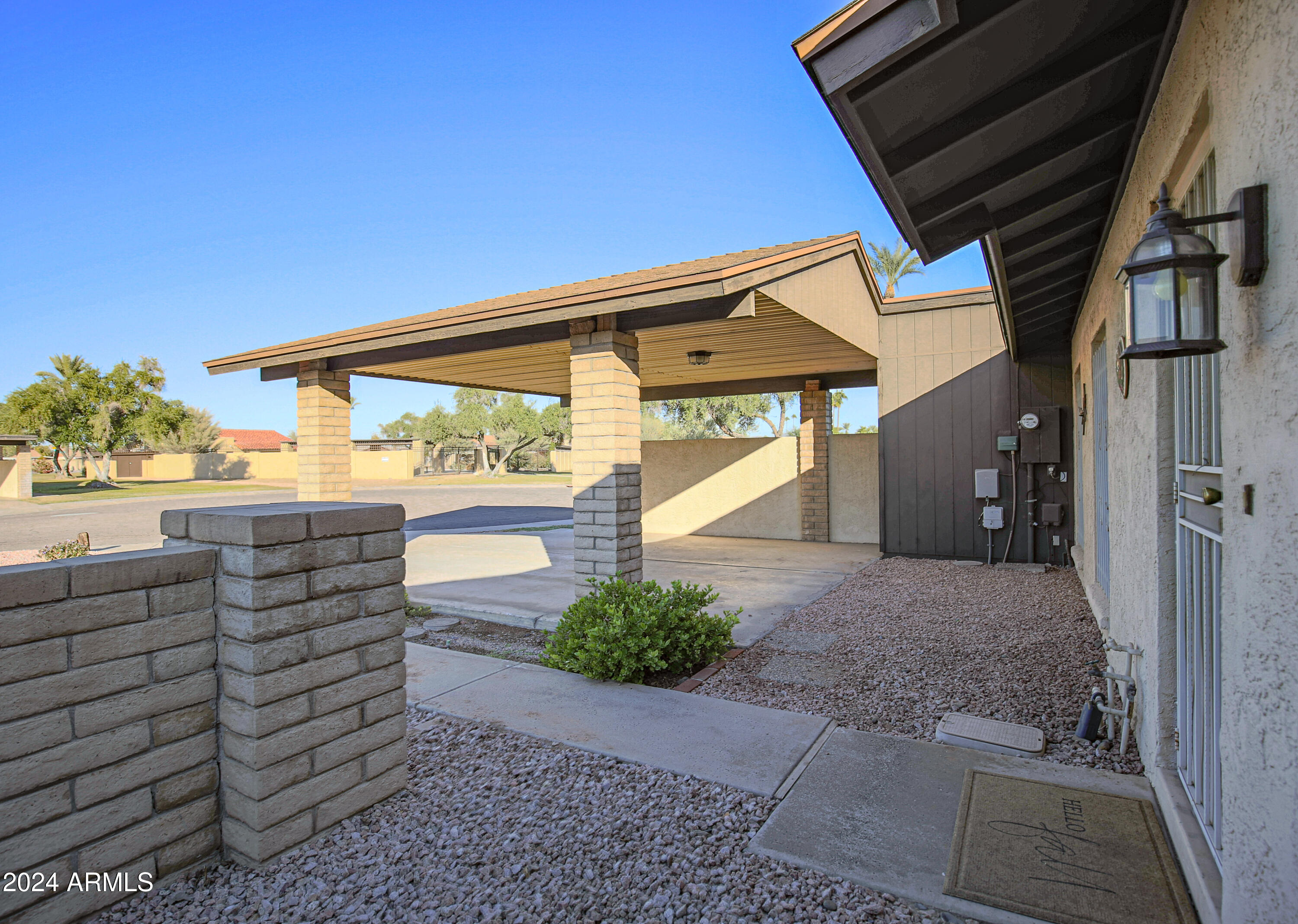 5203 W VOGEL Avenue