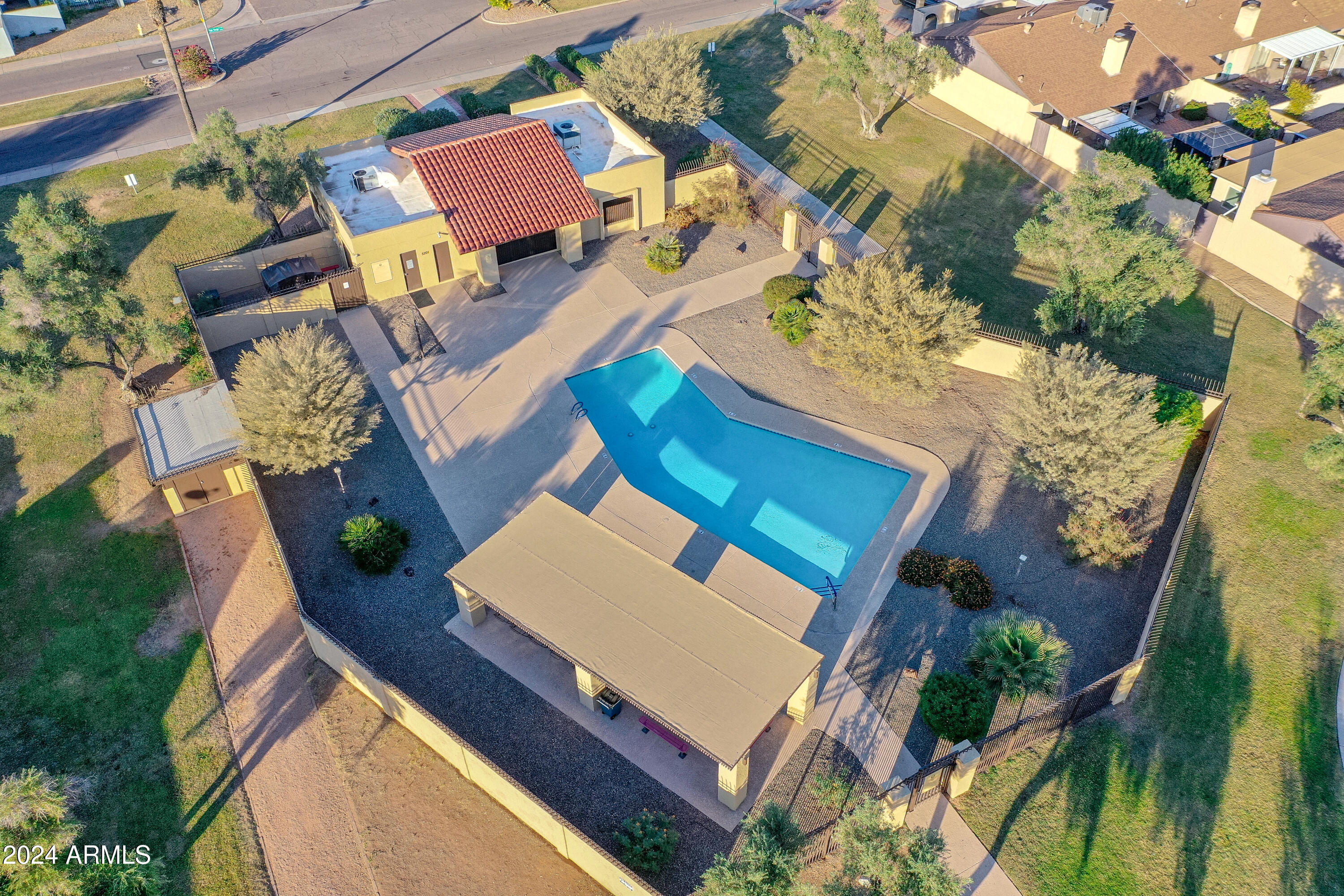 5203 W VOGEL Avenue