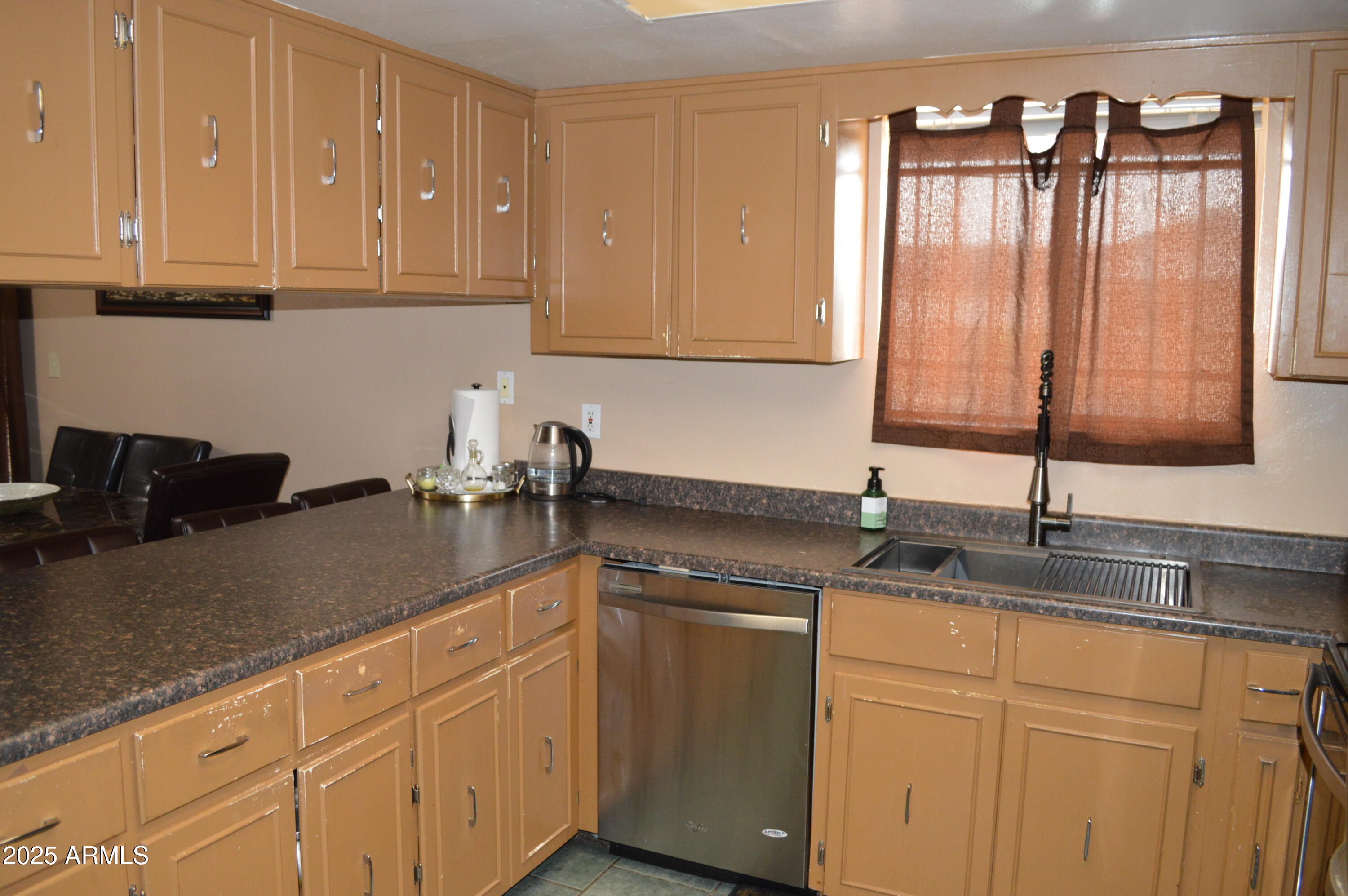 2301 W OCOTILLO Road