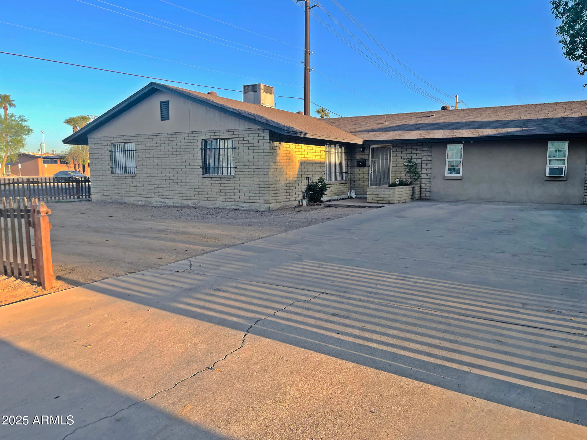 2301 W OCOTILLO Road