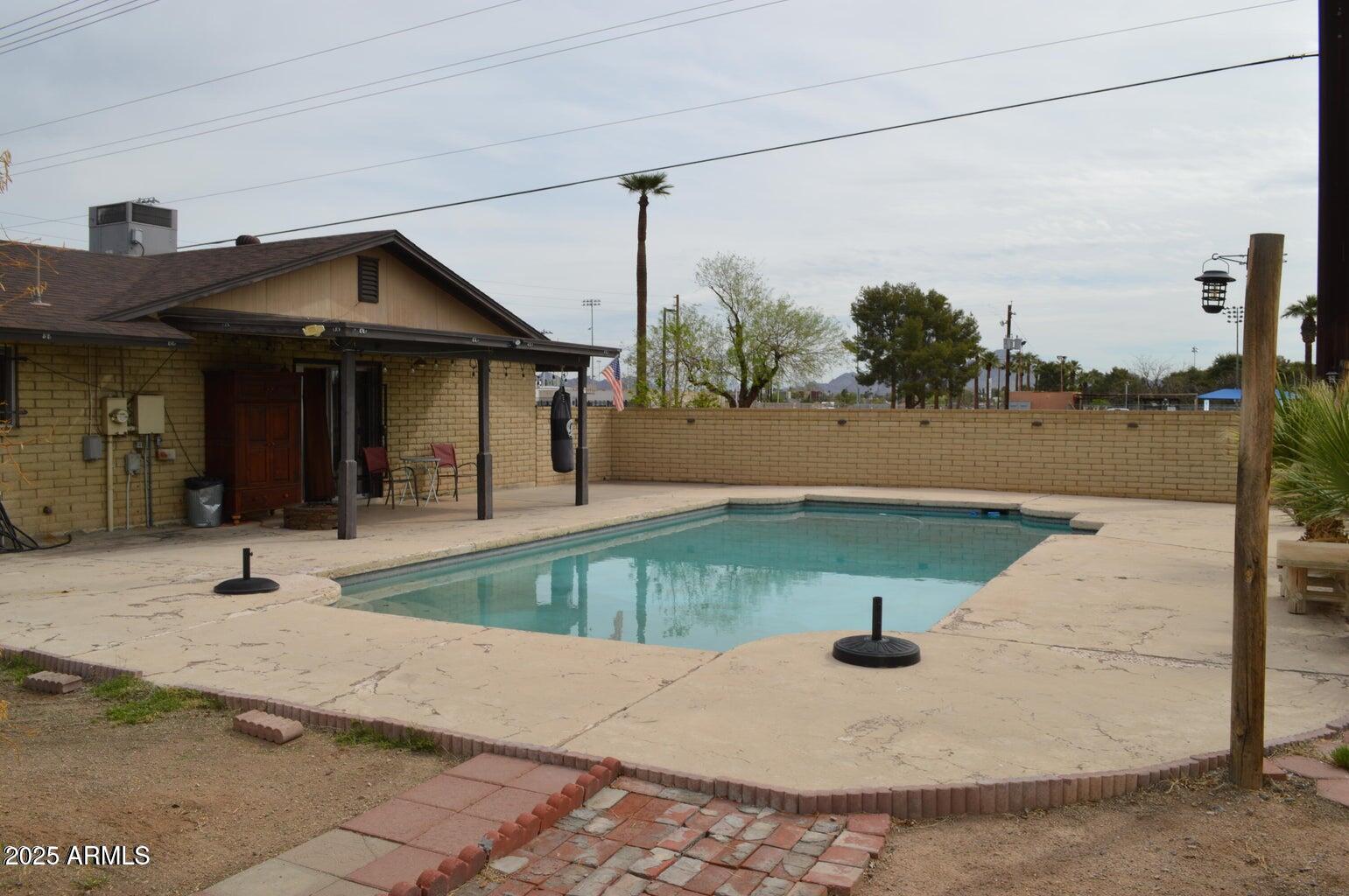 2301 W OCOTILLO Road