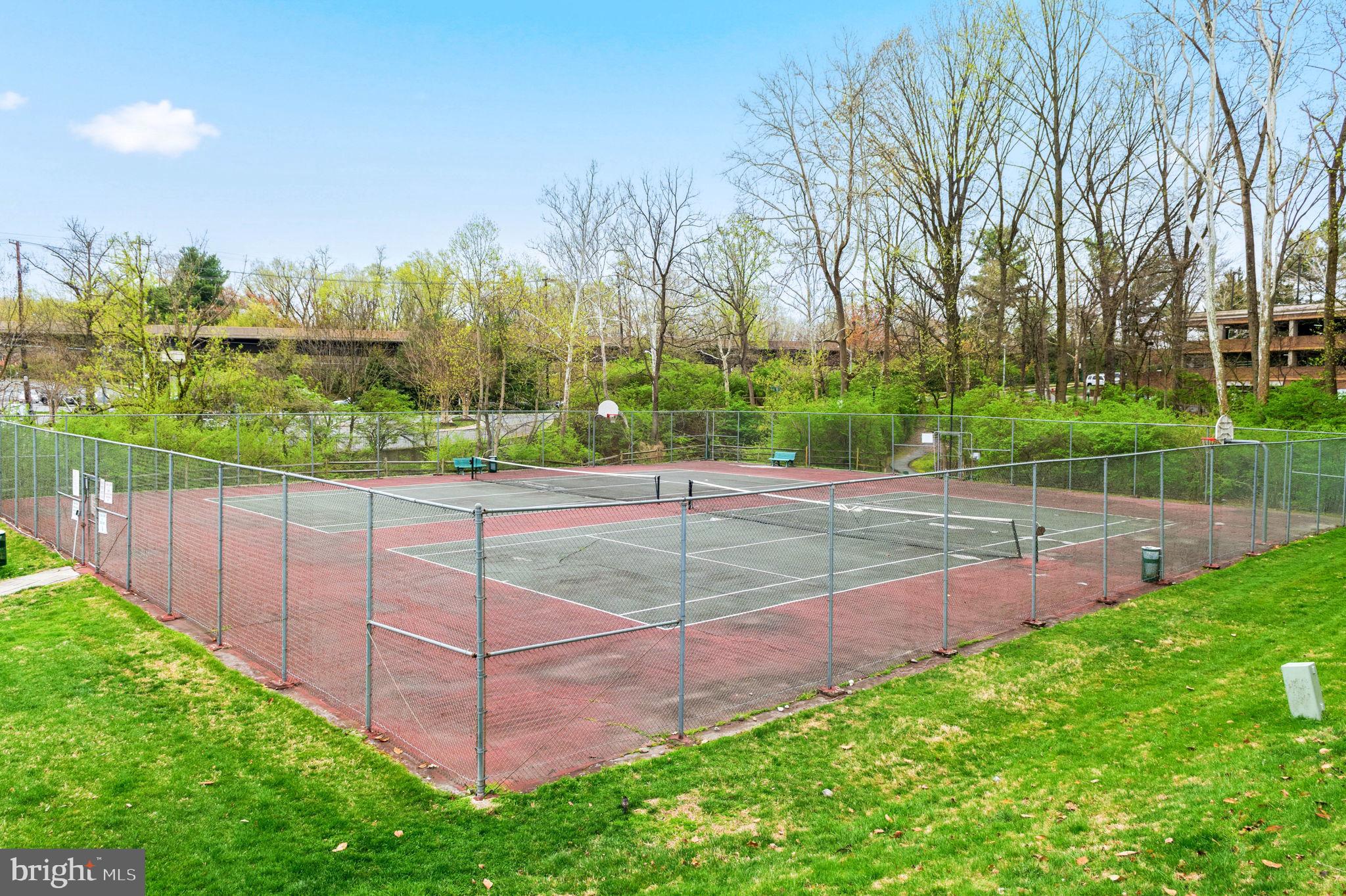 5304 KING CHARLES WAY