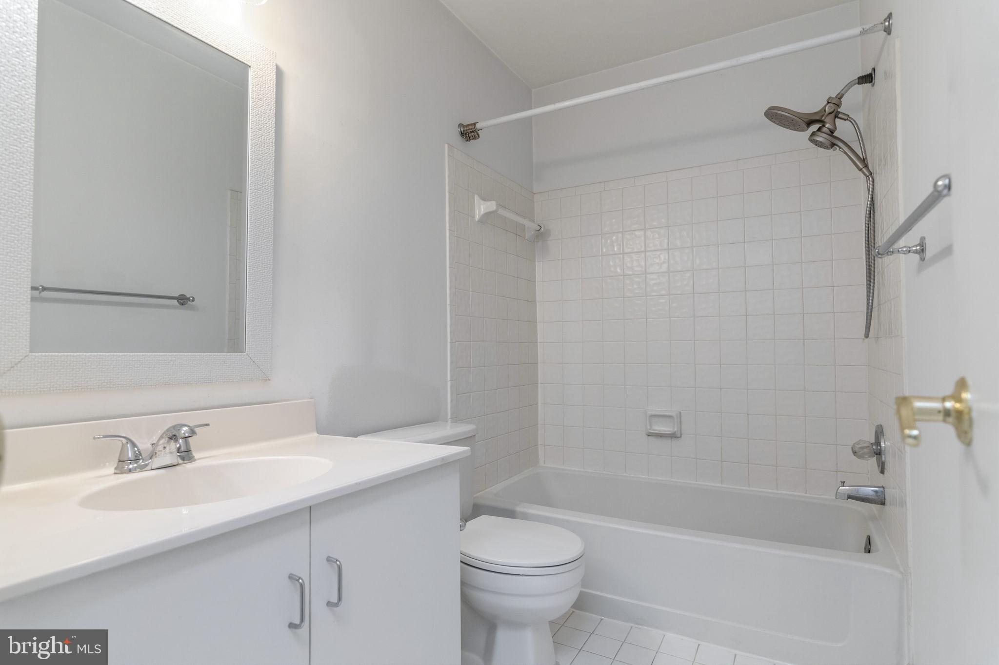 5304 KING CHARLES WAY