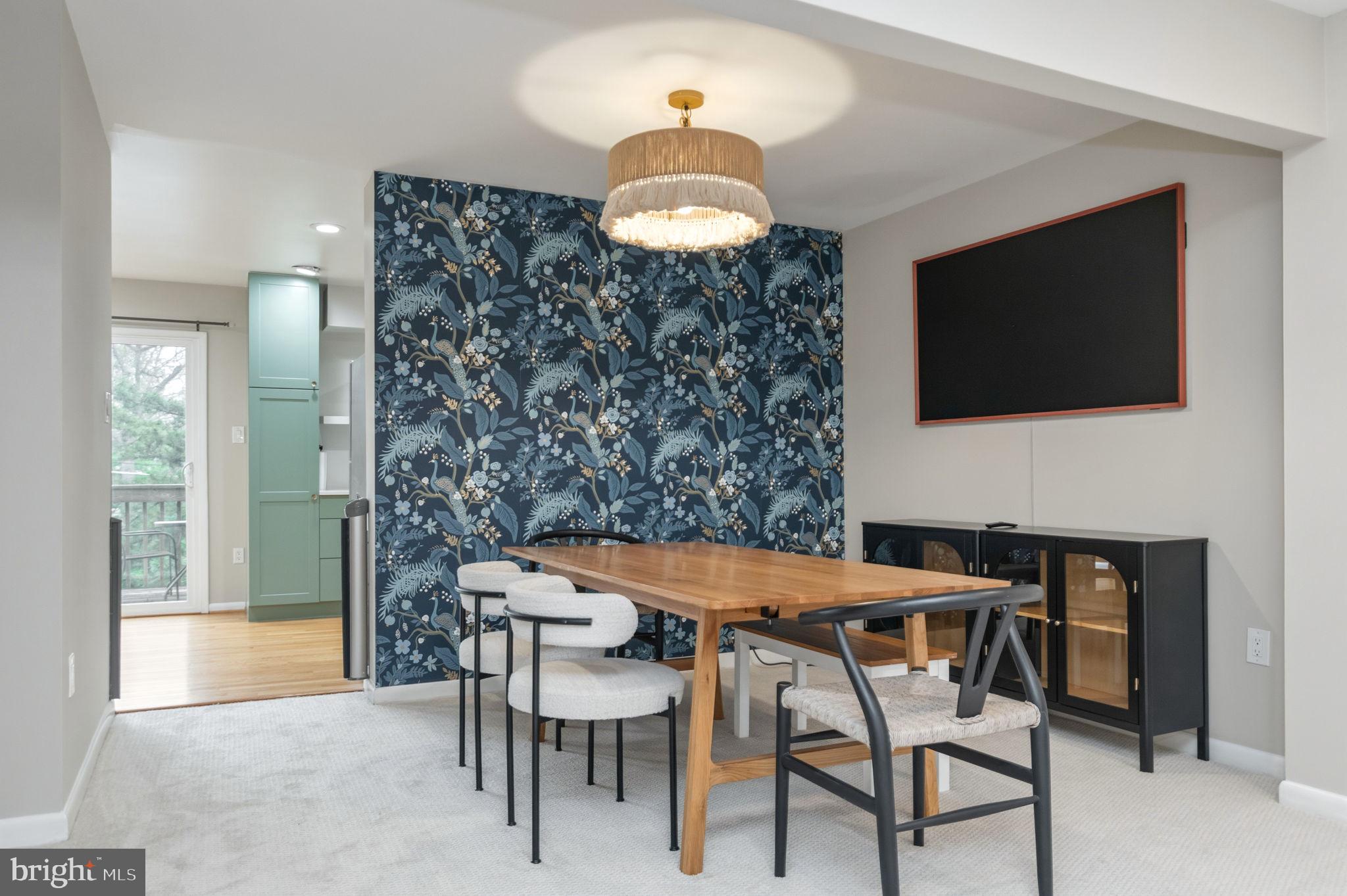 5304 KING CHARLES WAY