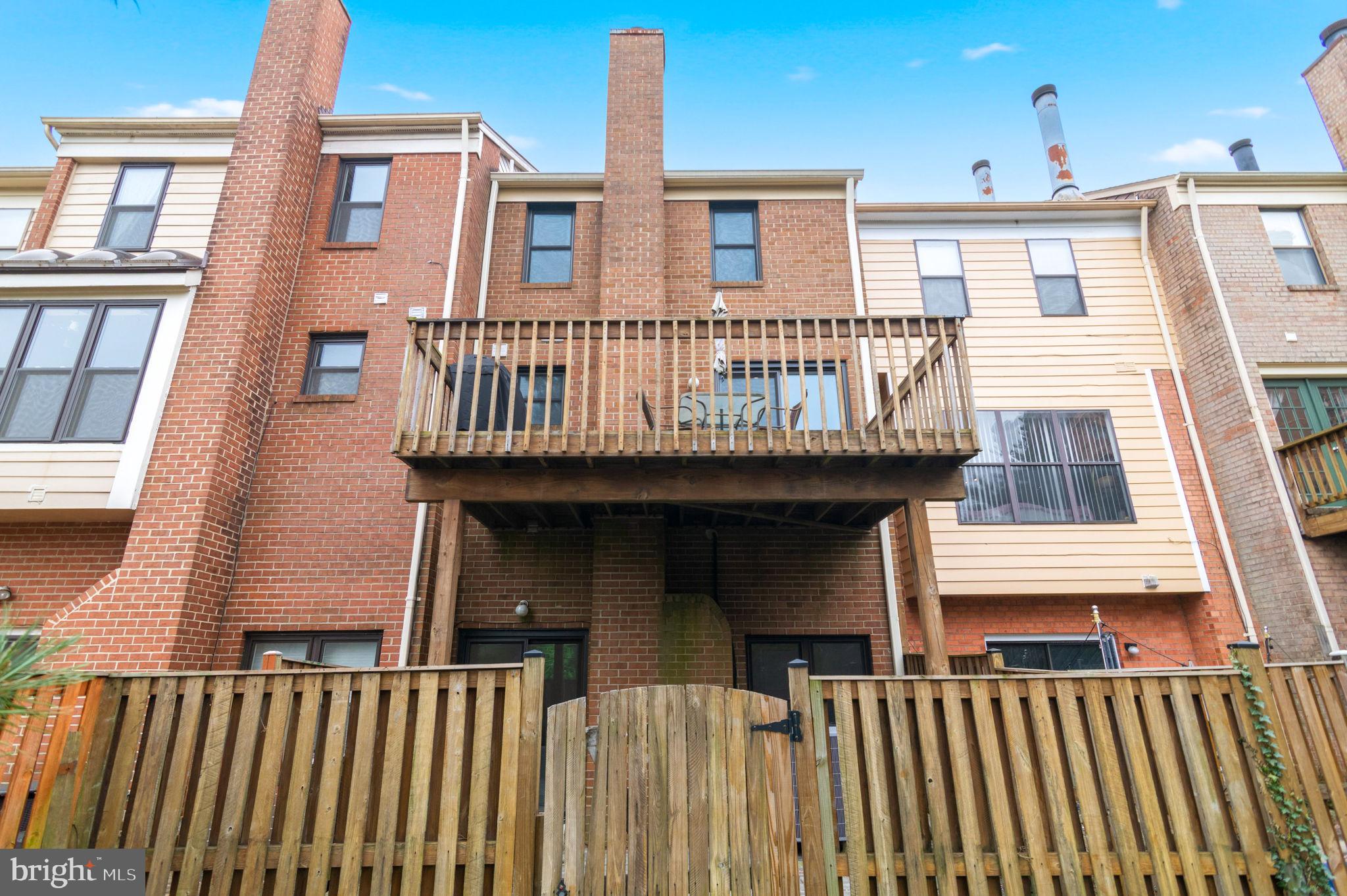 5304 KING CHARLES WAY