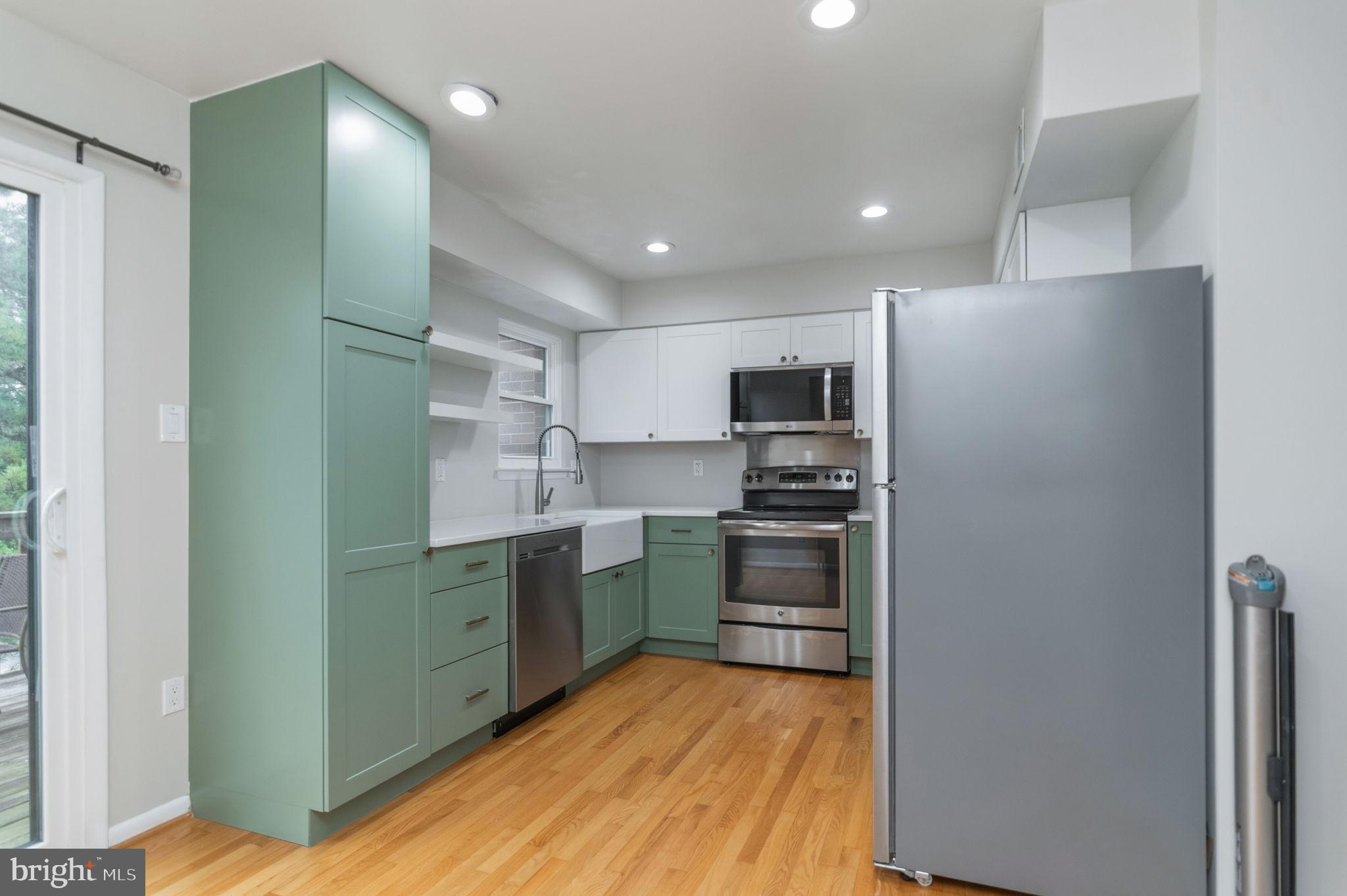 5304 KING CHARLES WAY