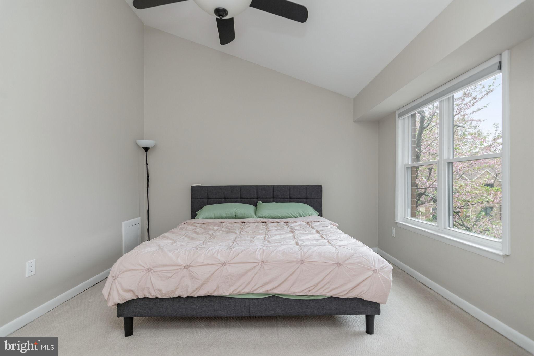 5304 KING CHARLES WAY