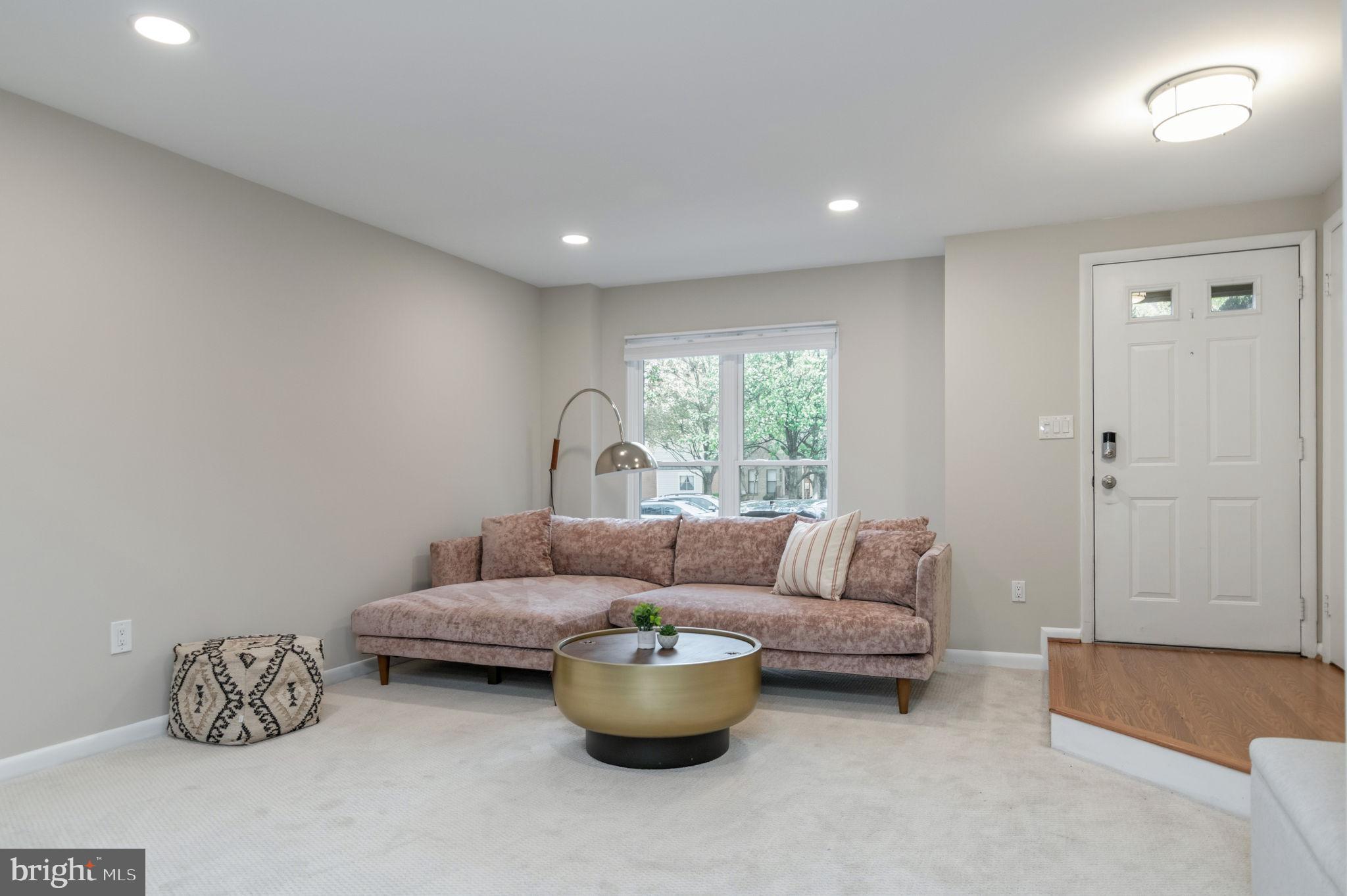 5304 KING CHARLES WAY