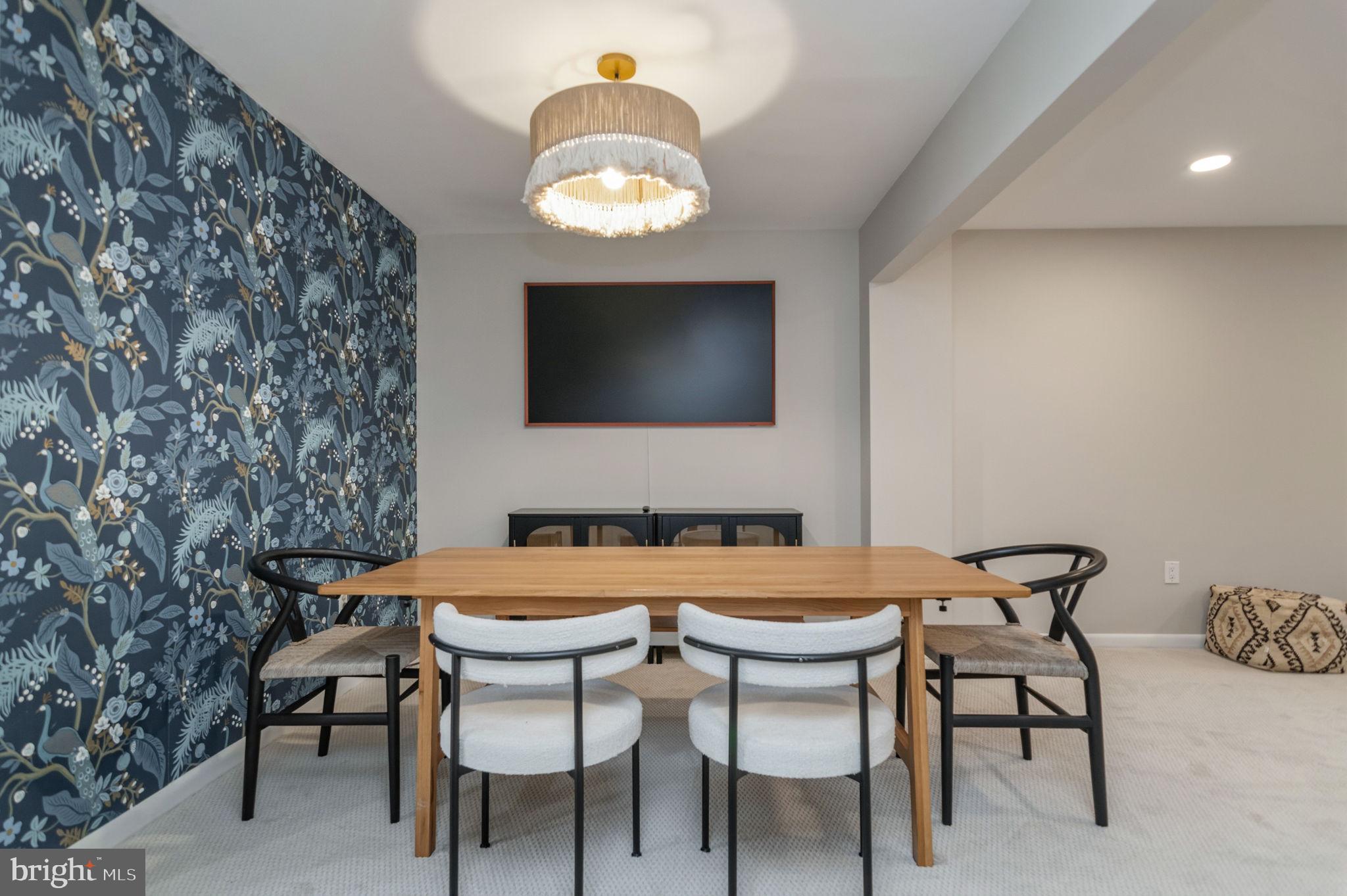 5304 KING CHARLES WAY