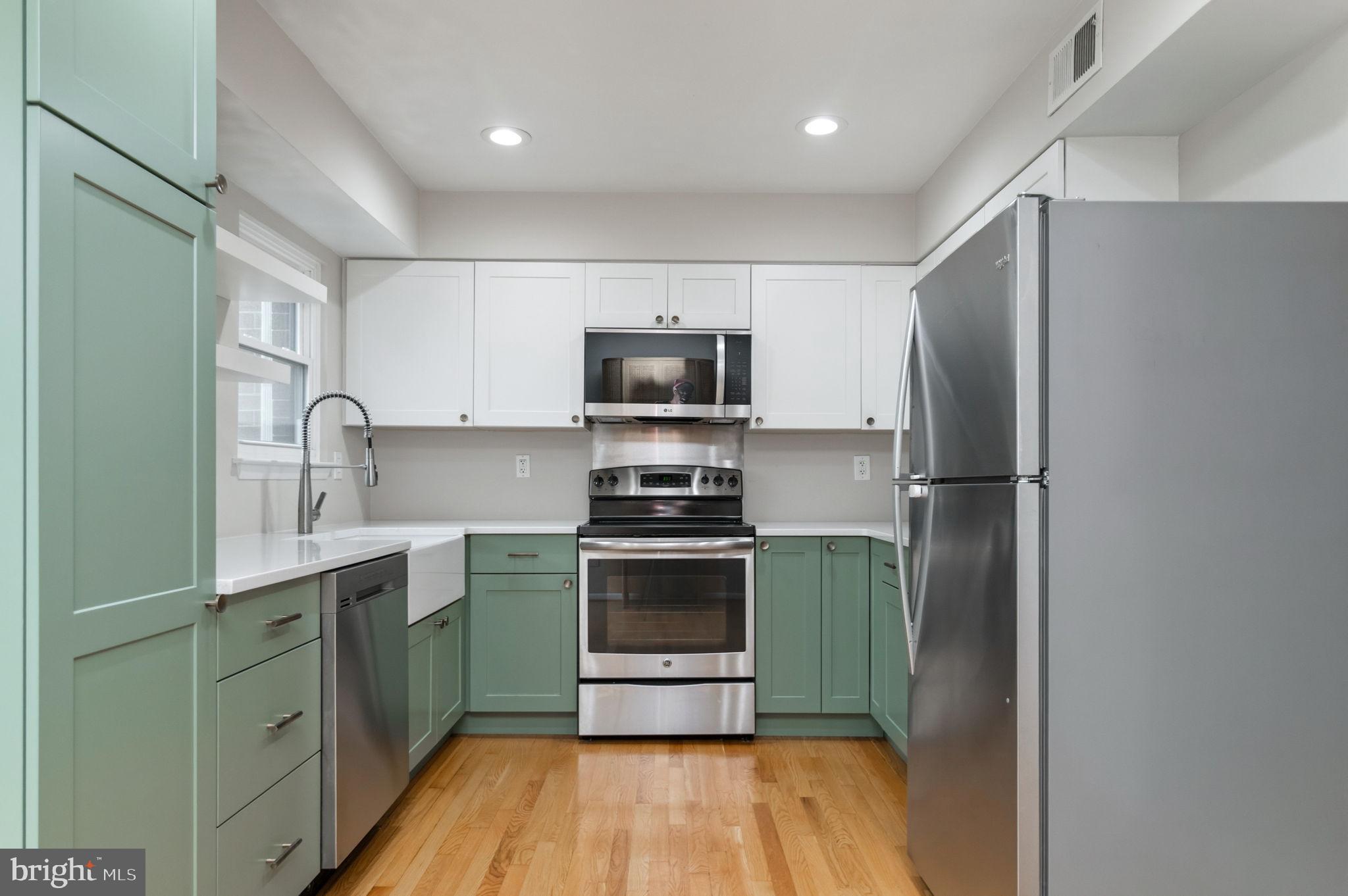 5304 KING CHARLES WAY